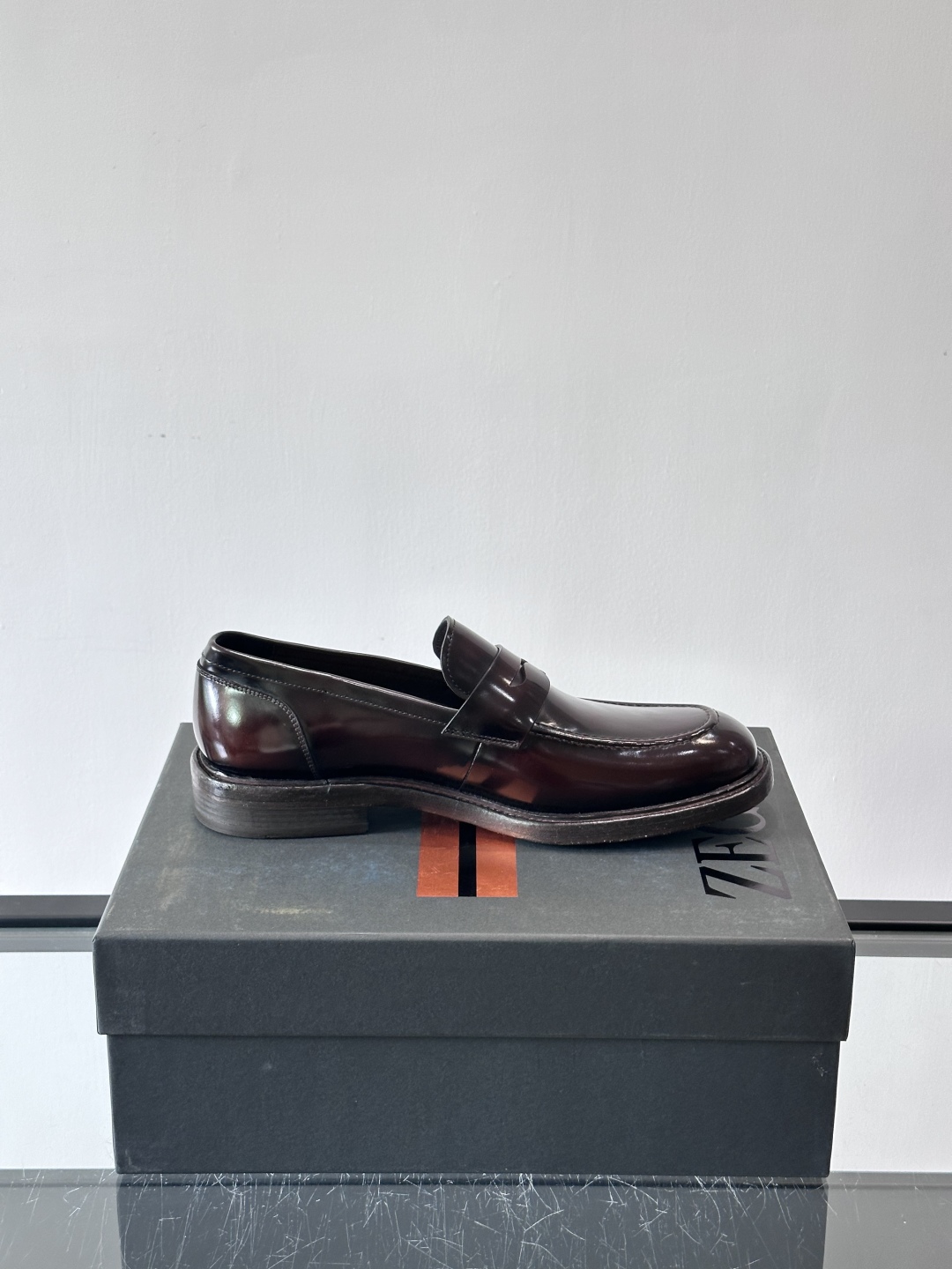 Zegna/杰尼亚 手工精品男士皮鞋 ，意大利进口皮胚 胎牛皮面 内里小牛皮 纯手工上色工艺 皮质细腻光