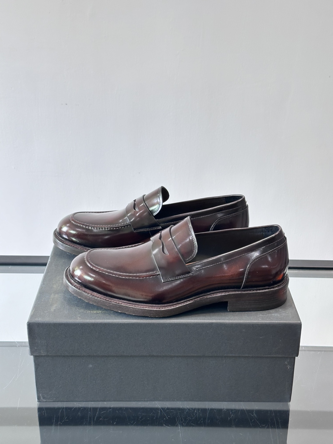 Zegna/杰尼亚 手工精品男士皮鞋 ，意大利进口皮胚 胎牛皮面 内里小牛皮 纯手工上色工艺 皮质细腻光