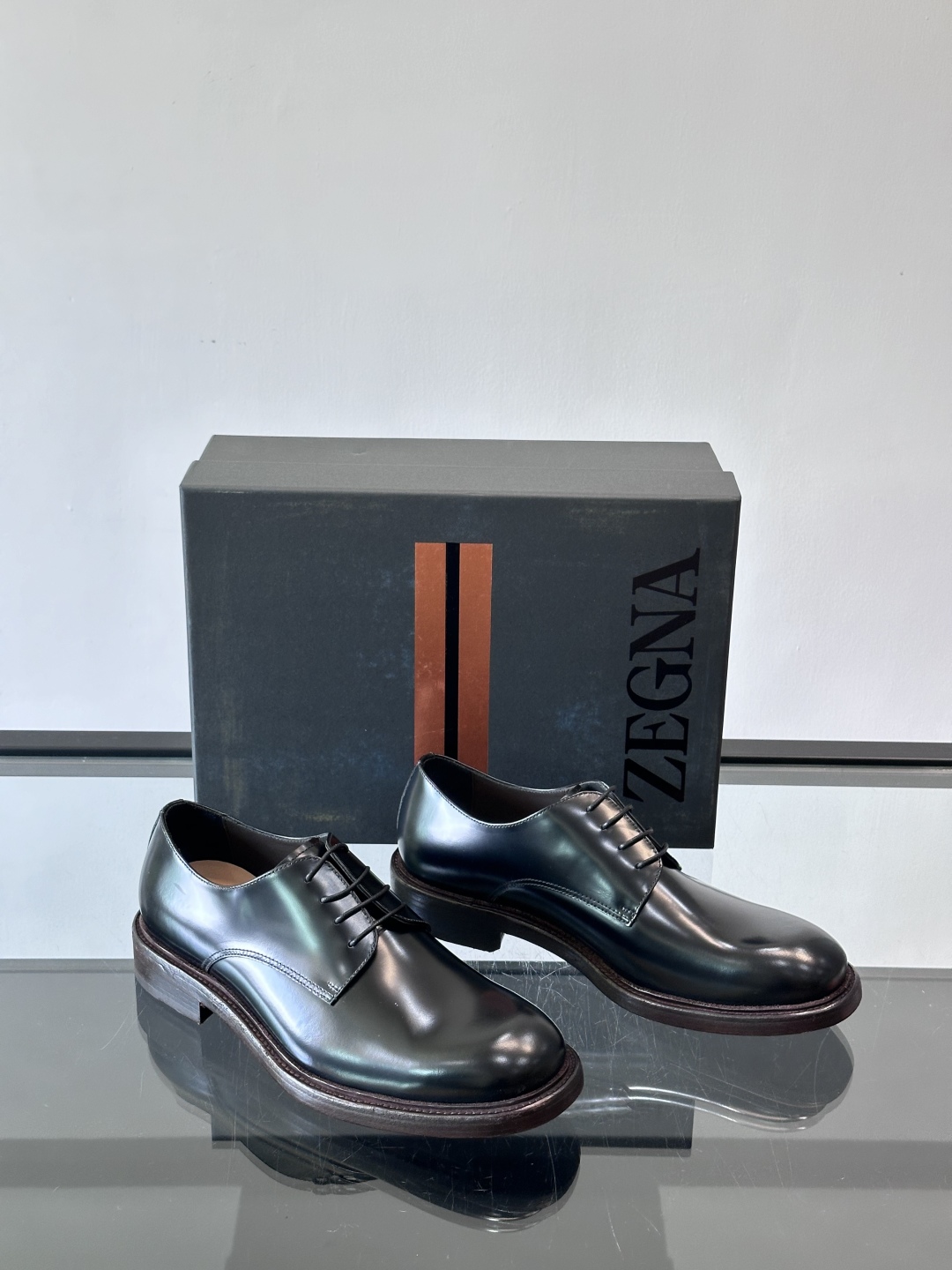 Zegna/杰尼亚 手工精品男士皮鞋 ，意大利进口皮胚 胎牛皮面 内里小牛皮 纯手工上色工艺 皮质细腻光