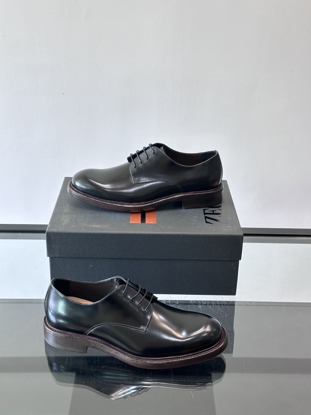Zegna/杰尼亚 手工精品男士皮鞋 ，意大利进口皮胚 胎牛皮面 内里小牛皮 纯手工上色工艺 皮质细腻光