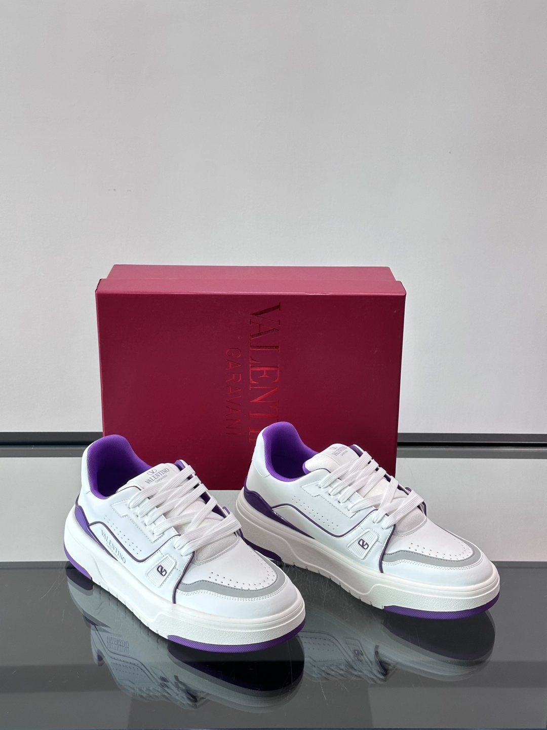 Valentin* 华伦天 🆕情侣款👫厚底增高运动鞋，简约明快构造清爽新潮穿搭！衍缝格纹，打造瞩目朋克风