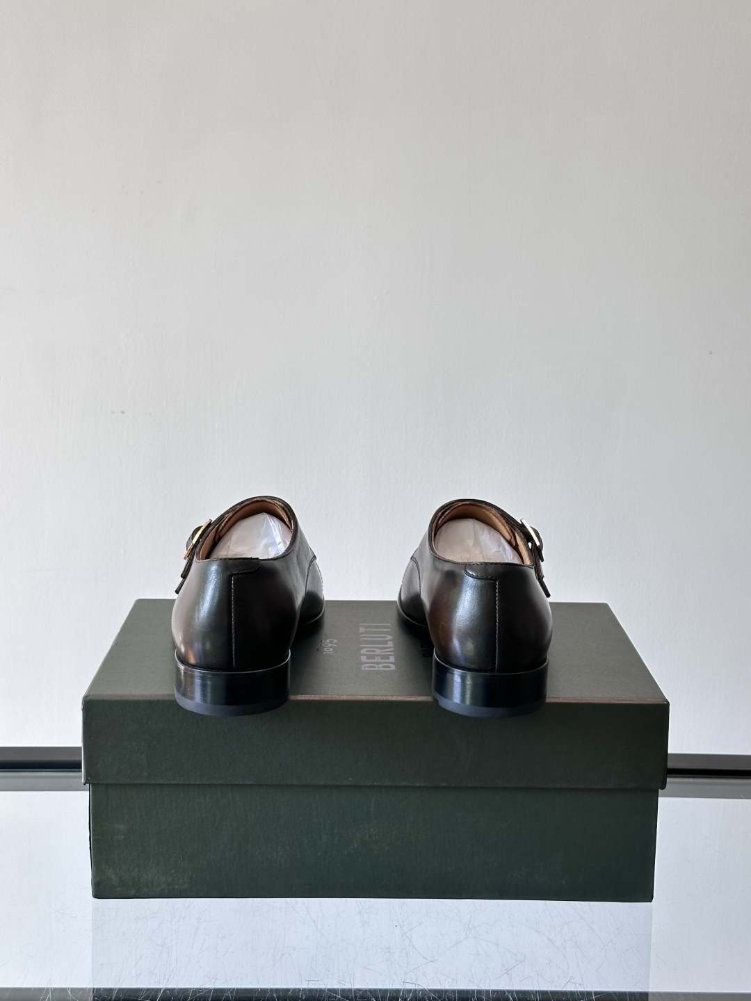 Berluti/布鲁提高端真皮大底正装皮鞋，采用进口牛皮鞋面 柔软有型，手工改色工艺，低调奢华气质，舒适