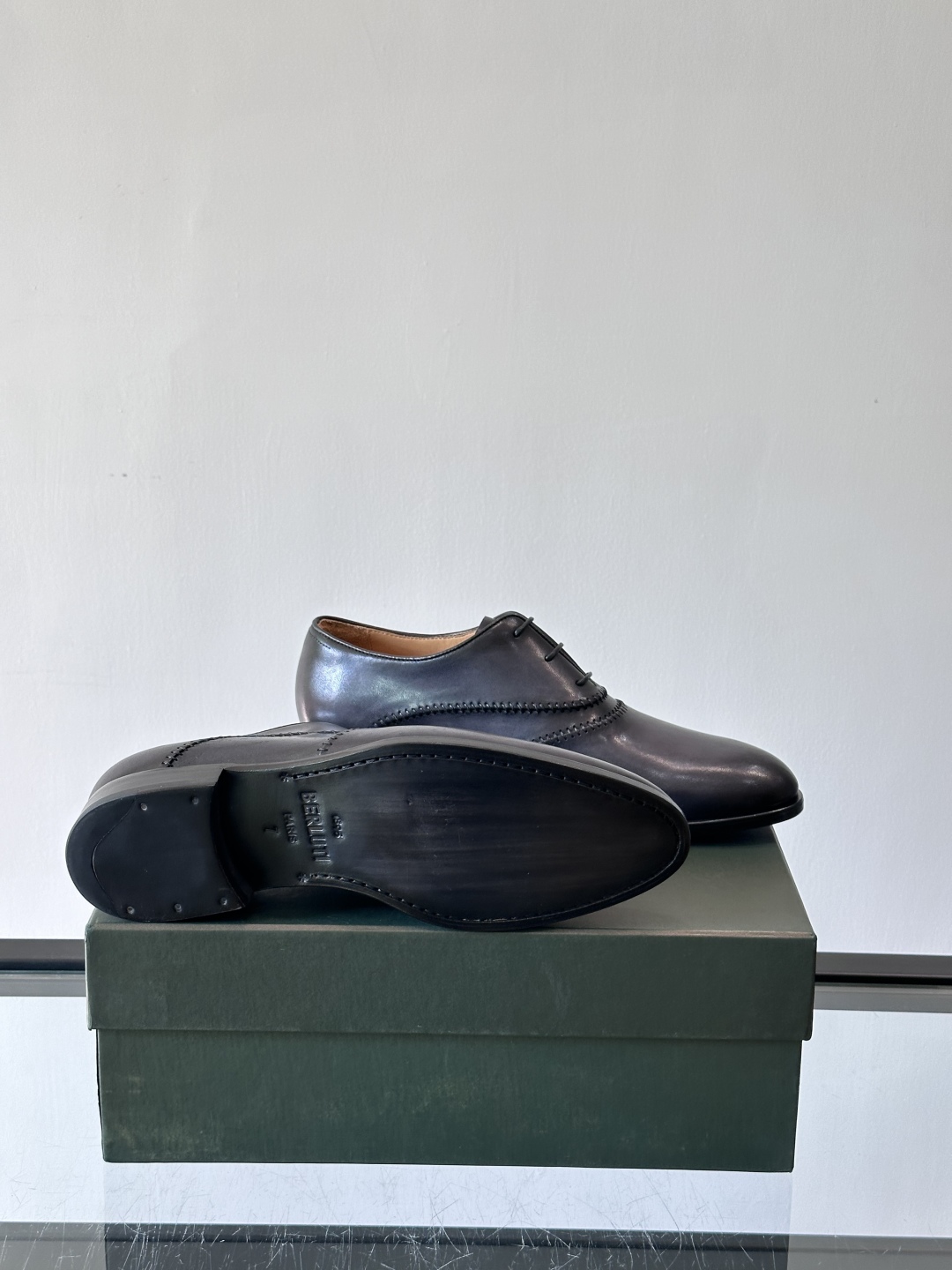 Berluti/布鲁提高端真皮大底正装皮鞋，采用进口牛皮鞋面 柔软有型，手工改色工艺，低调奢华气质，舒适