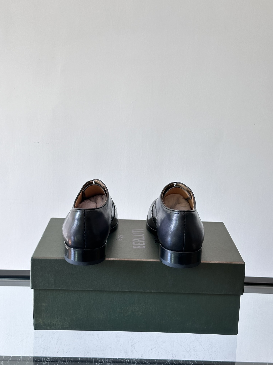 Berluti/布鲁提高端真皮大底正装皮鞋，采用进口牛皮鞋面 柔软有型，手工改色工艺，低调奢华气质，舒适