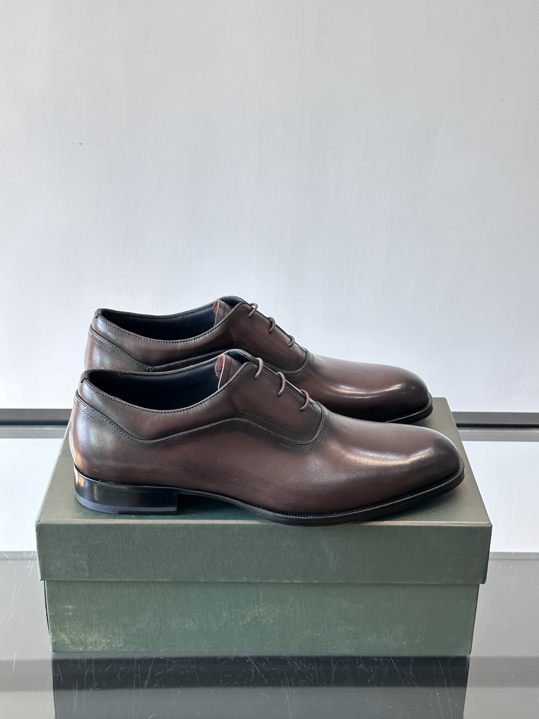 Berluti/布鲁提高端真皮大底正装皮鞋，采用进口牛皮鞋面 柔软有型，手工改色工艺，低调奢华气质，舒适