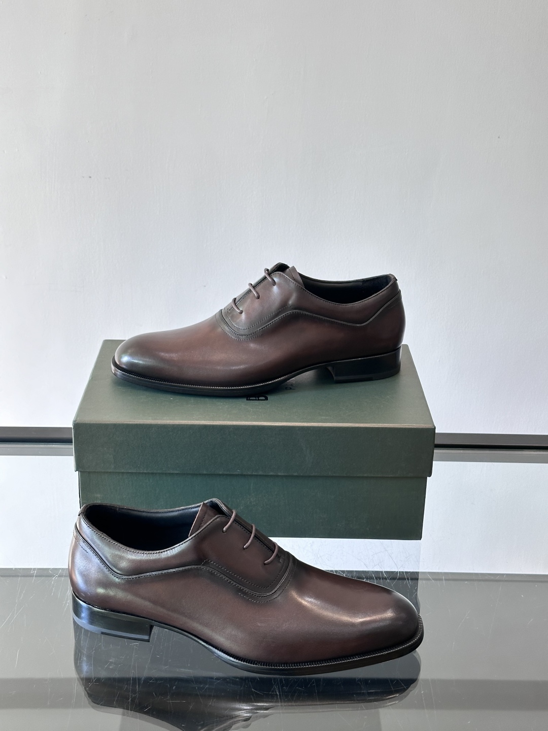 Berluti/布鲁提高端真皮大底正装皮鞋，采用进口牛皮鞋面 柔软有型，手工改色工艺，低调奢华气质，舒适