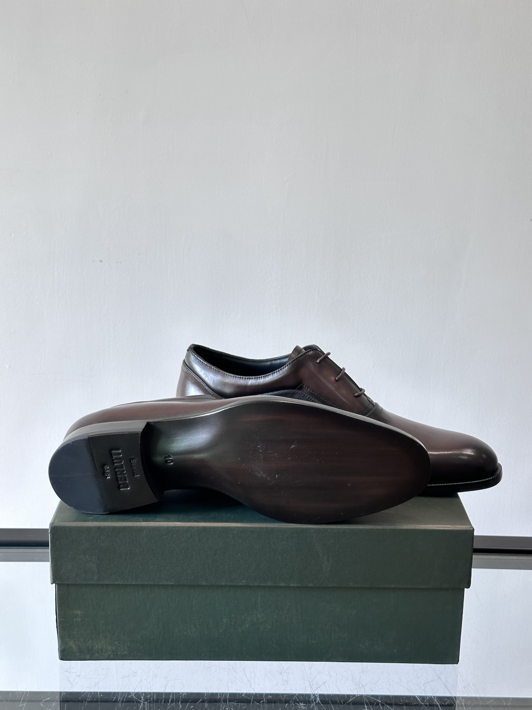 Berluti/布鲁提高端真皮大底正装皮鞋，采用进口牛皮鞋面 柔软有型，手工改色工艺，低调奢华气质，舒适