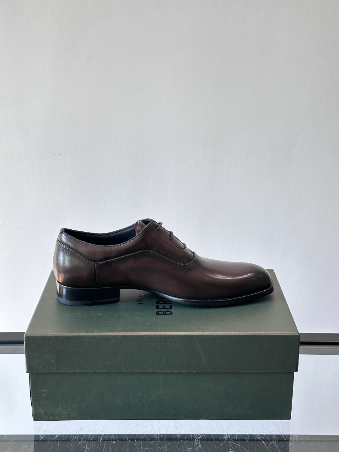 Berluti/布鲁提高端真皮大底正装皮鞋，采用进口牛皮鞋面 柔软有型，手工改色工艺，低调奢华气质，舒适