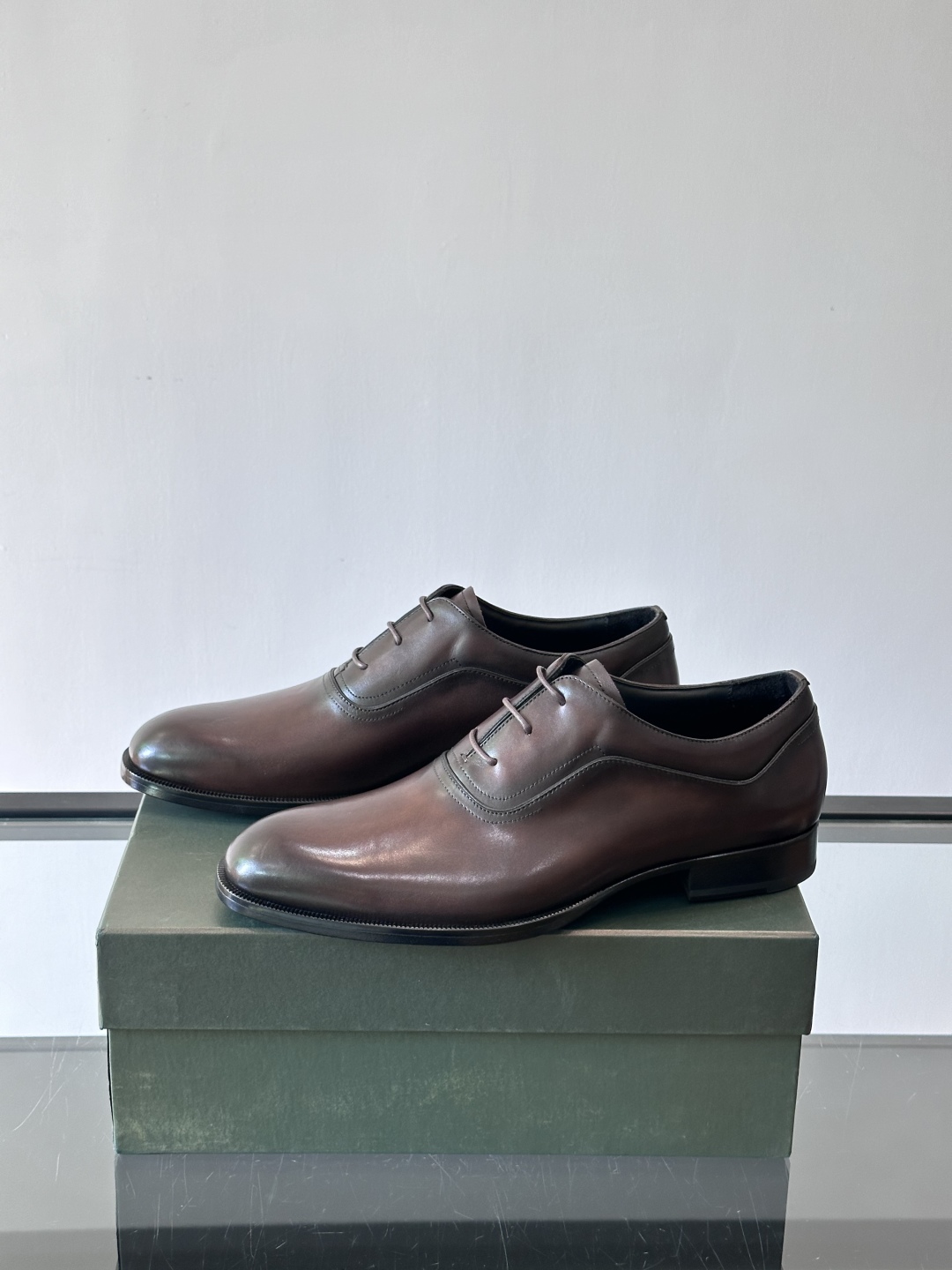 Berluti/布鲁提高端真皮大底正装皮鞋，采用进口牛皮鞋面 柔软有型，手工改色工艺，低调奢华气质，舒适