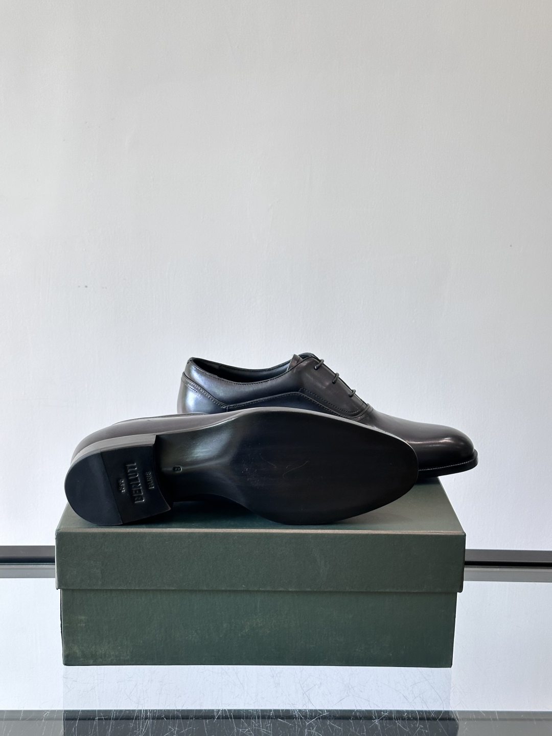 Berluti/布鲁提高端真皮大底正装皮鞋，采用进口牛皮鞋面 柔软有型，手工改色工艺，低调奢华气质，舒适