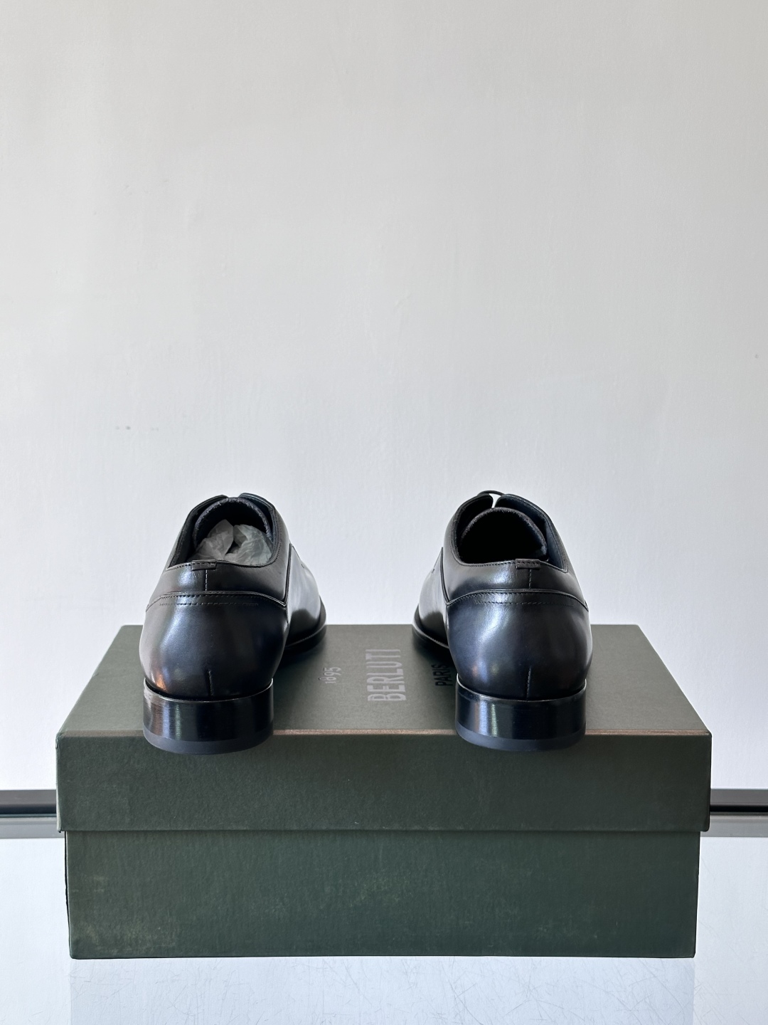 Berluti/布鲁提高端真皮大底正装皮鞋，采用进口牛皮鞋面 柔软有型，手工改色工艺，低调奢华气质，舒适