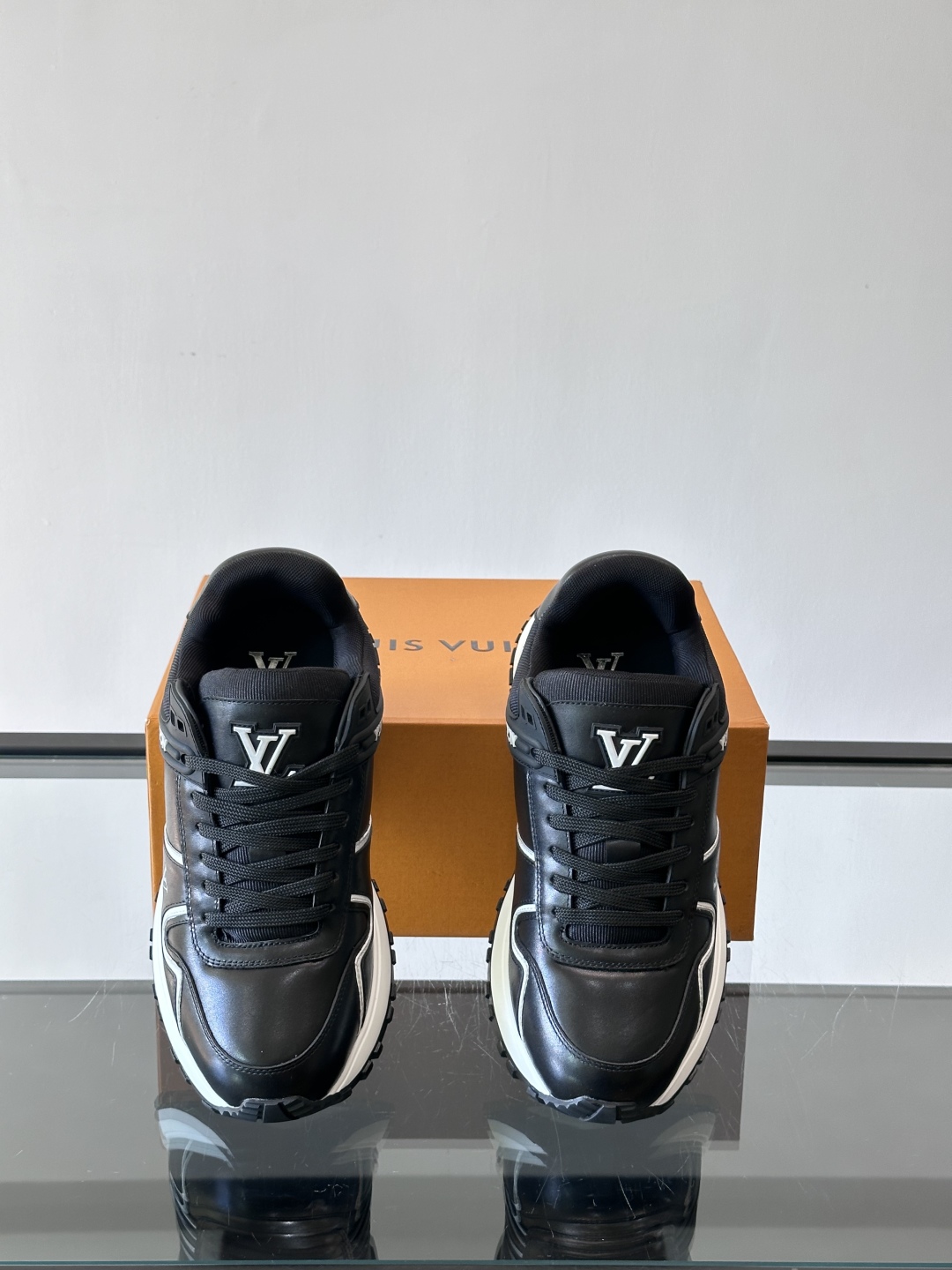 𝐋𝐨𝐮𝐢𝐬 𝐕𝐮𝐢𝐭𝐭𝐨𝐧 𝐑𝐮𝐧 𝐀𝐰𝐚𝐲 𝐌𝐚𝐱𝐢# 驴牌新款胖丁运动鞋初次亮相于2025早秋系列，