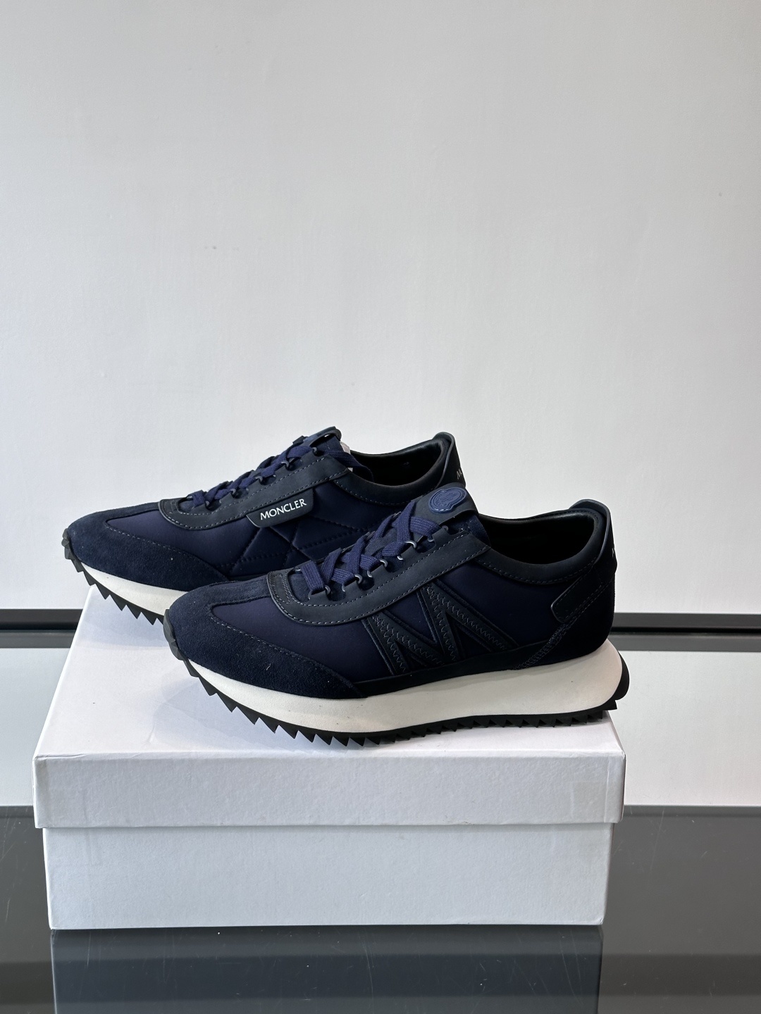 Moncler/盟可睐 Pacey男士运动鞋出货,厚底百搭秋季新款运动鞋!Pacey织物和牛巴革运动鞋是