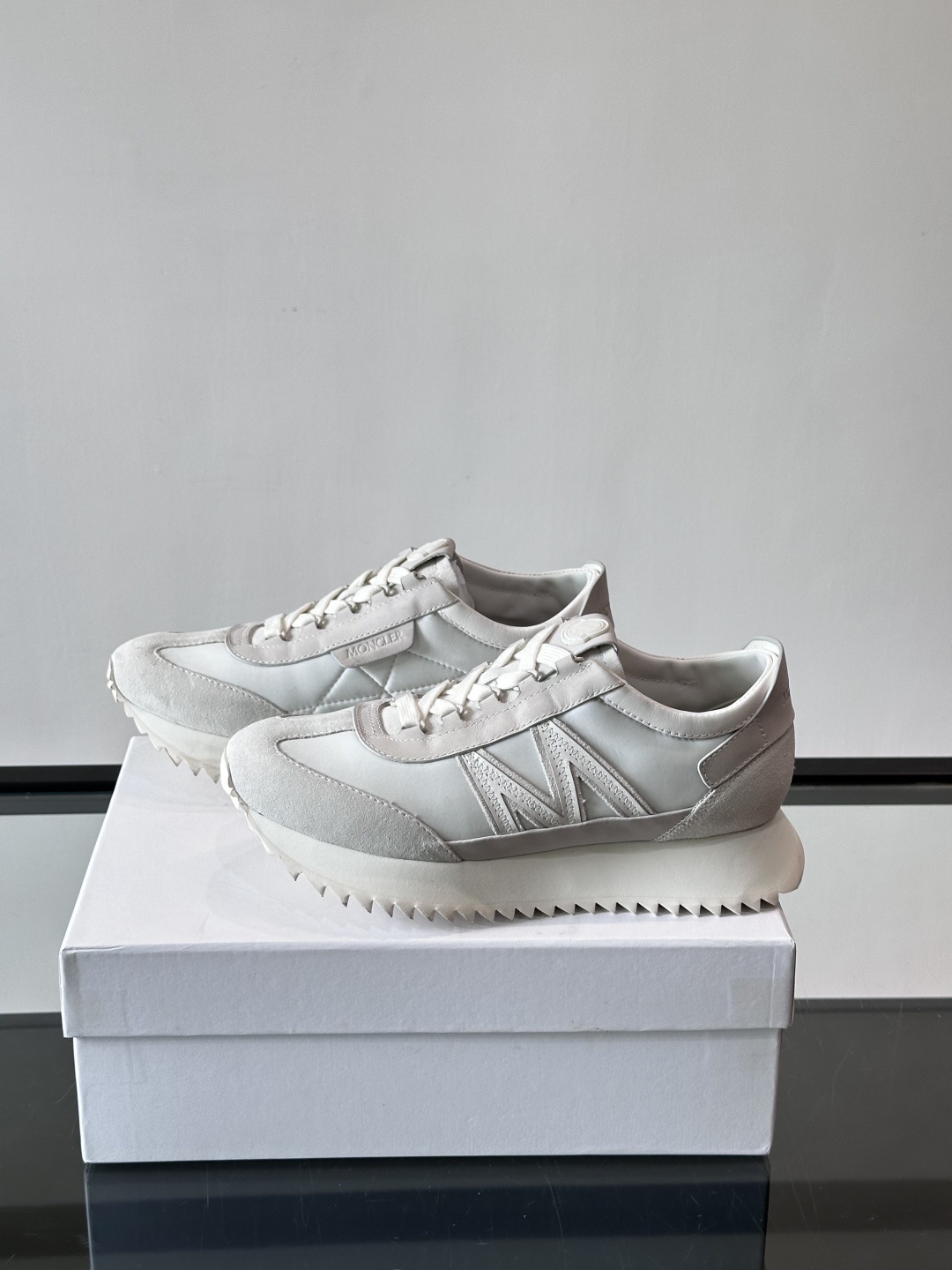 Moncler/盟可睐 Pacey男士运动鞋出货,厚底百搭秋季新款运动鞋!Pacey织物和牛巴革运动鞋是