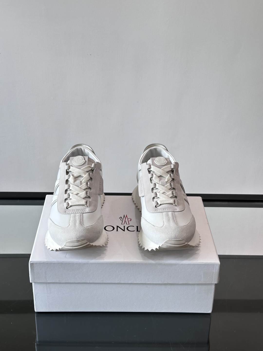Moncler/盟可睐 Pacey男士运动鞋出货,厚底百搭秋季新款运动鞋!Pacey织物和牛巴革运动鞋是