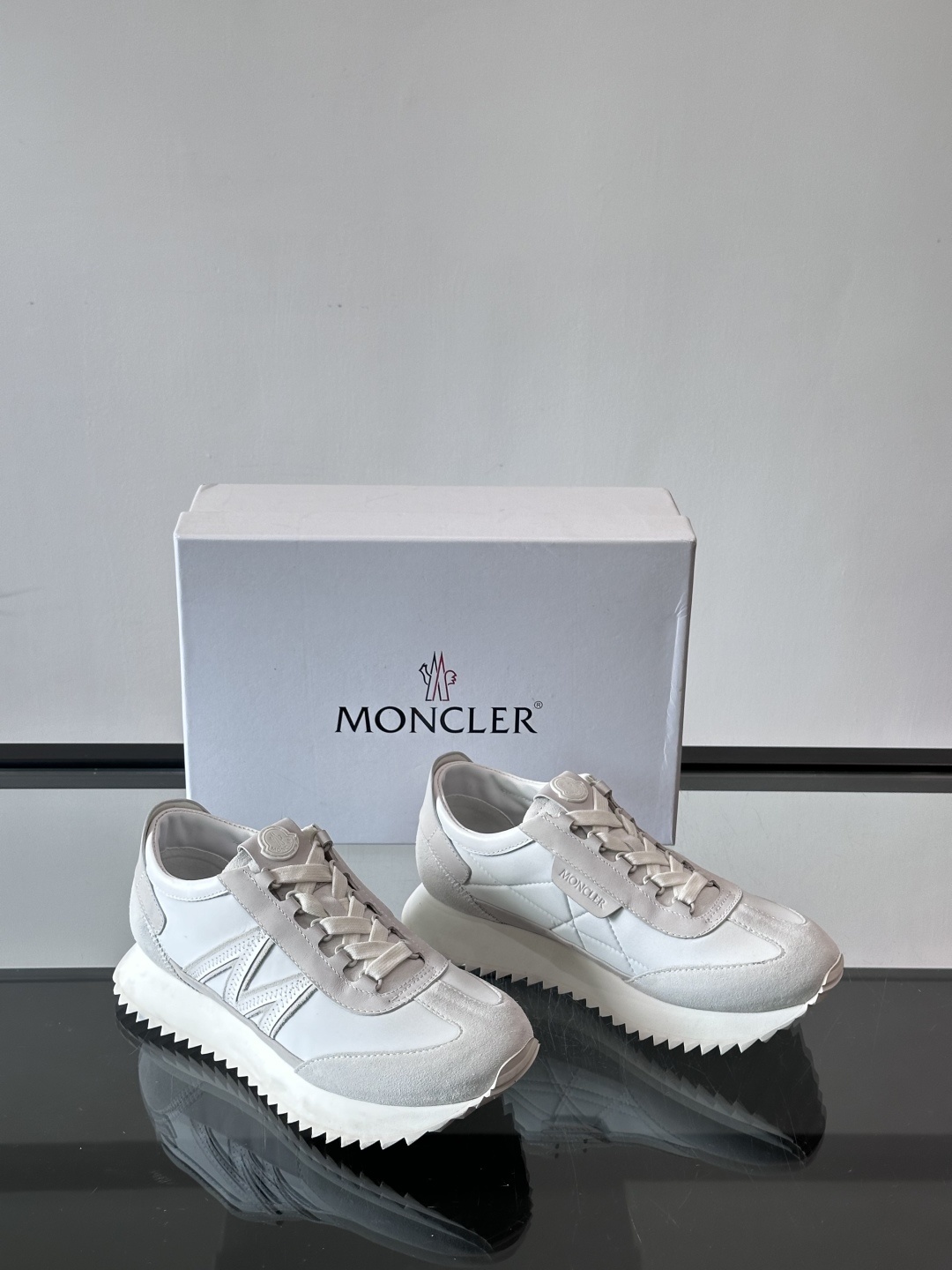 Moncler/盟可睐 Pacey男士运动鞋出货,厚底百搭秋季新款运动鞋!Pacey织物和牛巴革运动鞋是