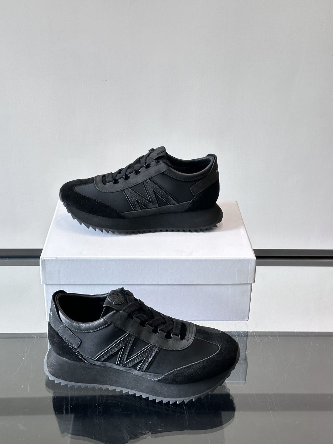 Moncler/盟可睐 Pacey男士运动鞋出货,厚底百搭秋季新款运动鞋!Pacey织物和牛巴革运动鞋是