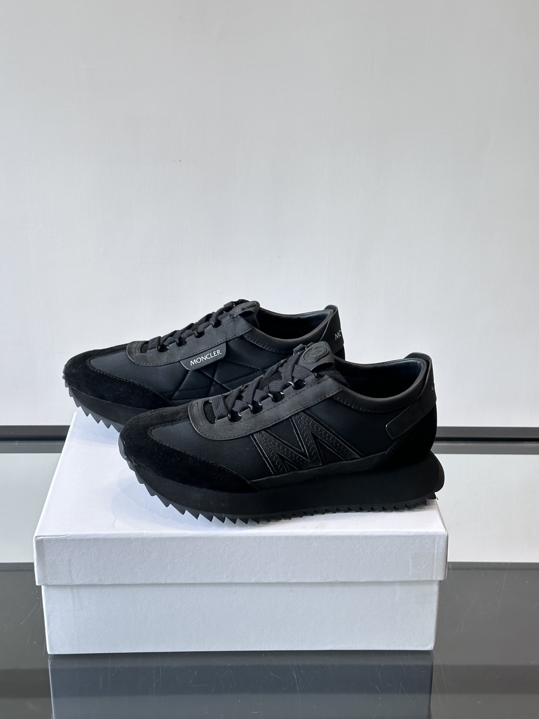 Moncler/盟可睐 Pacey男士运动鞋出货,厚底百搭秋季新款运动鞋!Pacey织物和牛巴革运动鞋是