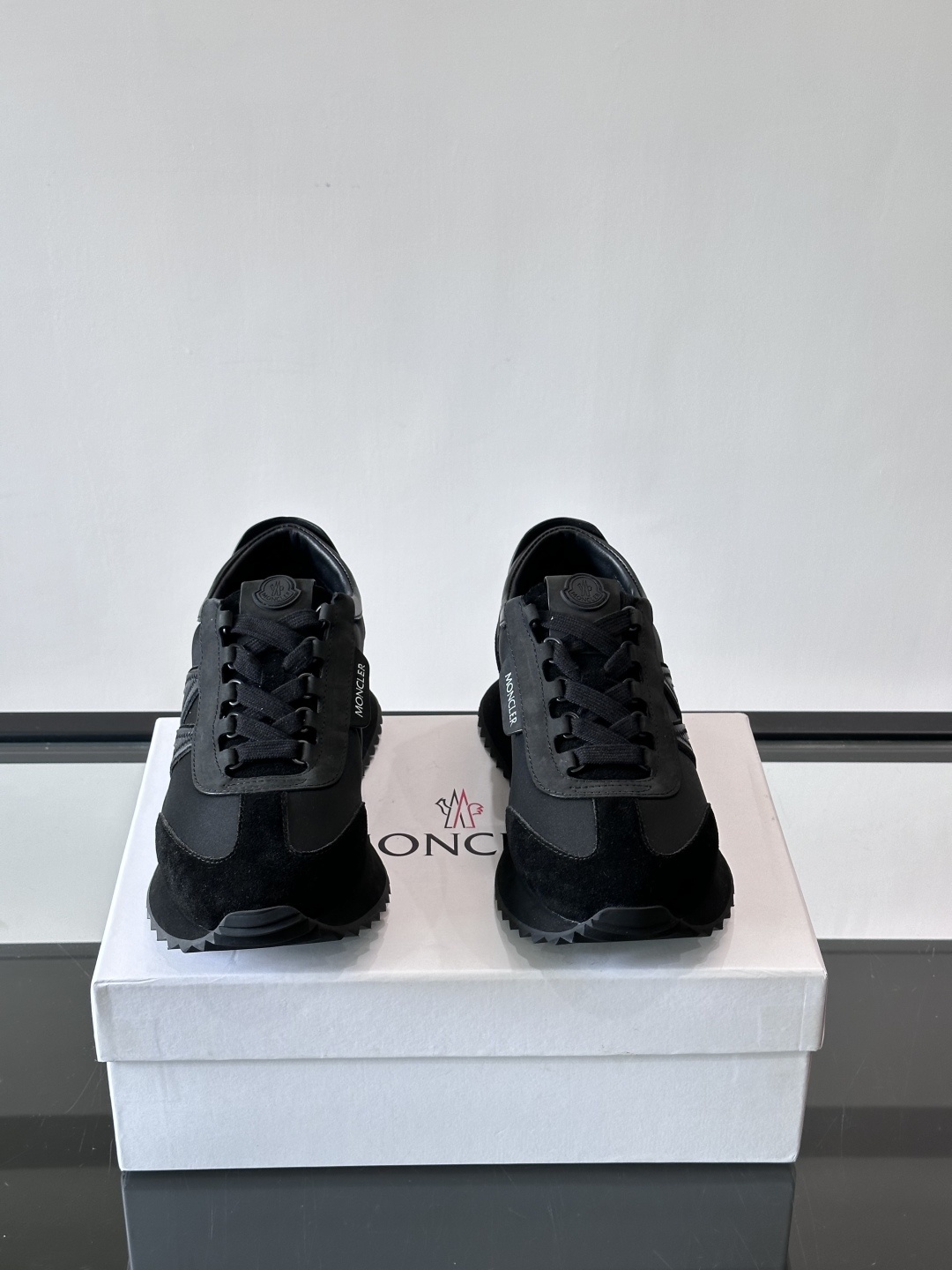 Moncler/盟可睐 Pacey男士运动鞋出货,厚底百搭秋季新款运动鞋!Pacey织物和牛巴革运动鞋是