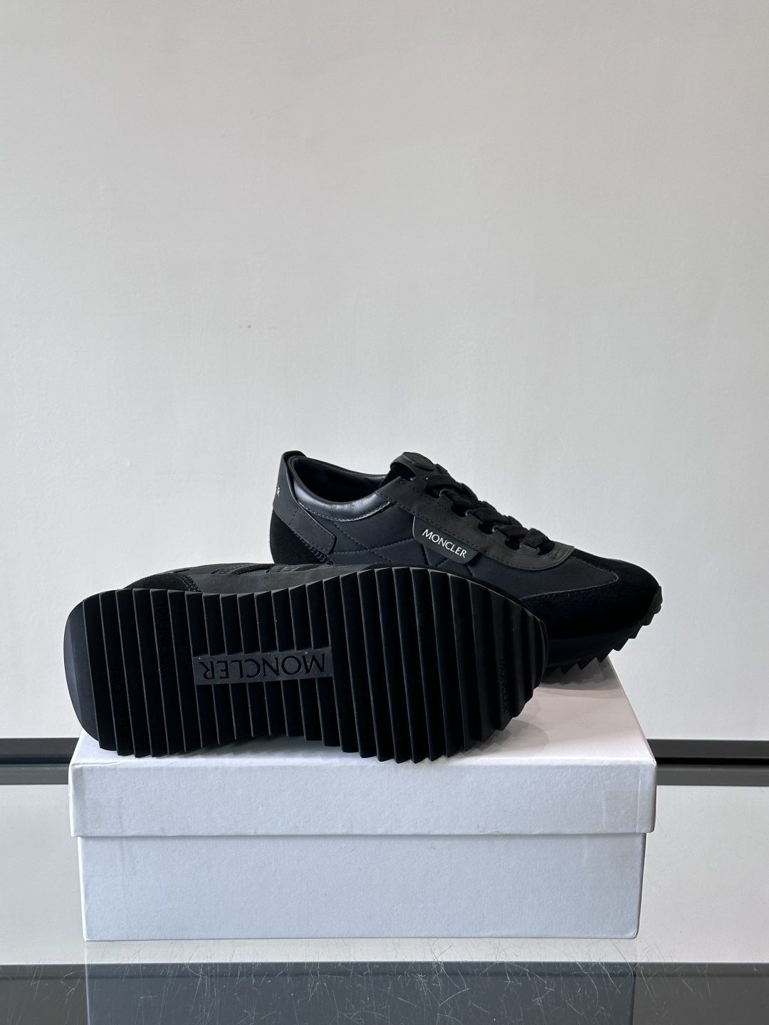 Moncler/盟可睐 Pacey男士运动鞋出货,厚底百搭秋季新款运动鞋!Pacey织物和牛巴革运动鞋是