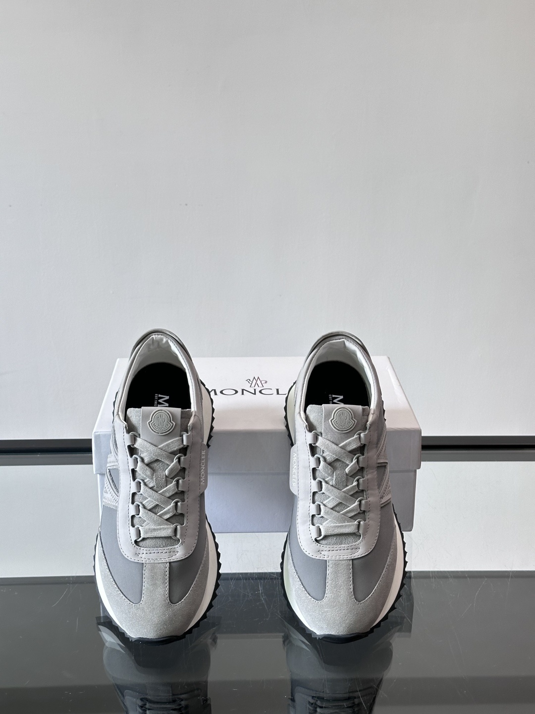 Moncler/盟可睐 Pacey男士运动鞋出货,厚底百搭秋季新款运动鞋!Pacey织物和牛巴革运动鞋是