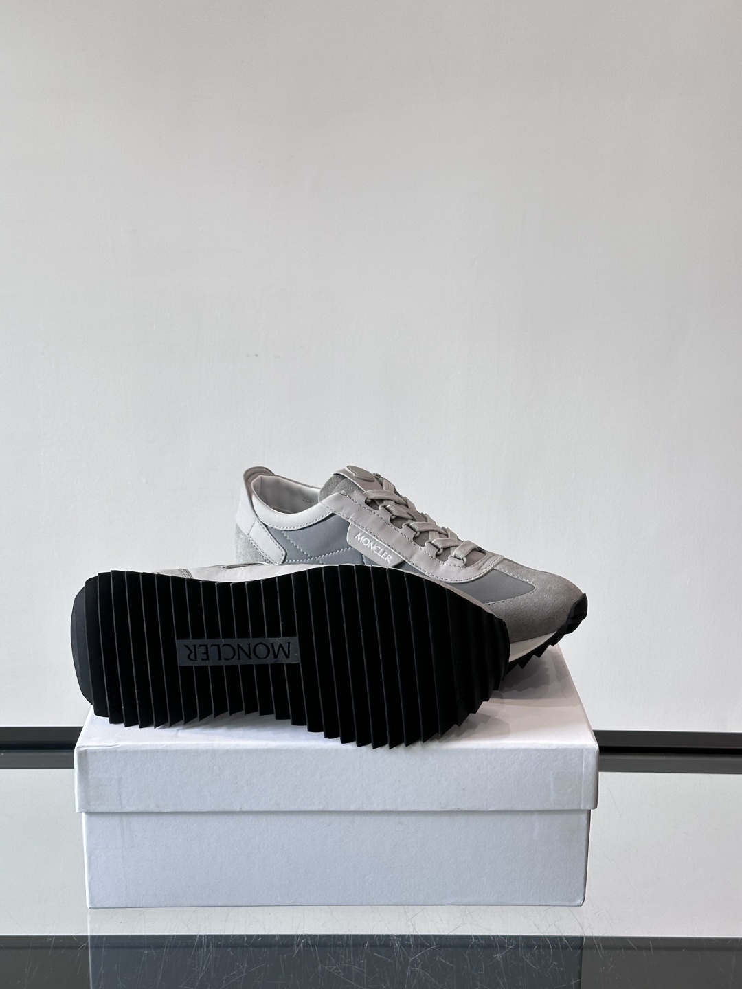Moncler/盟可睐 Pacey男士运动鞋出货,厚底百搭秋季新款运动鞋!Pacey织物和牛巴革运动鞋是