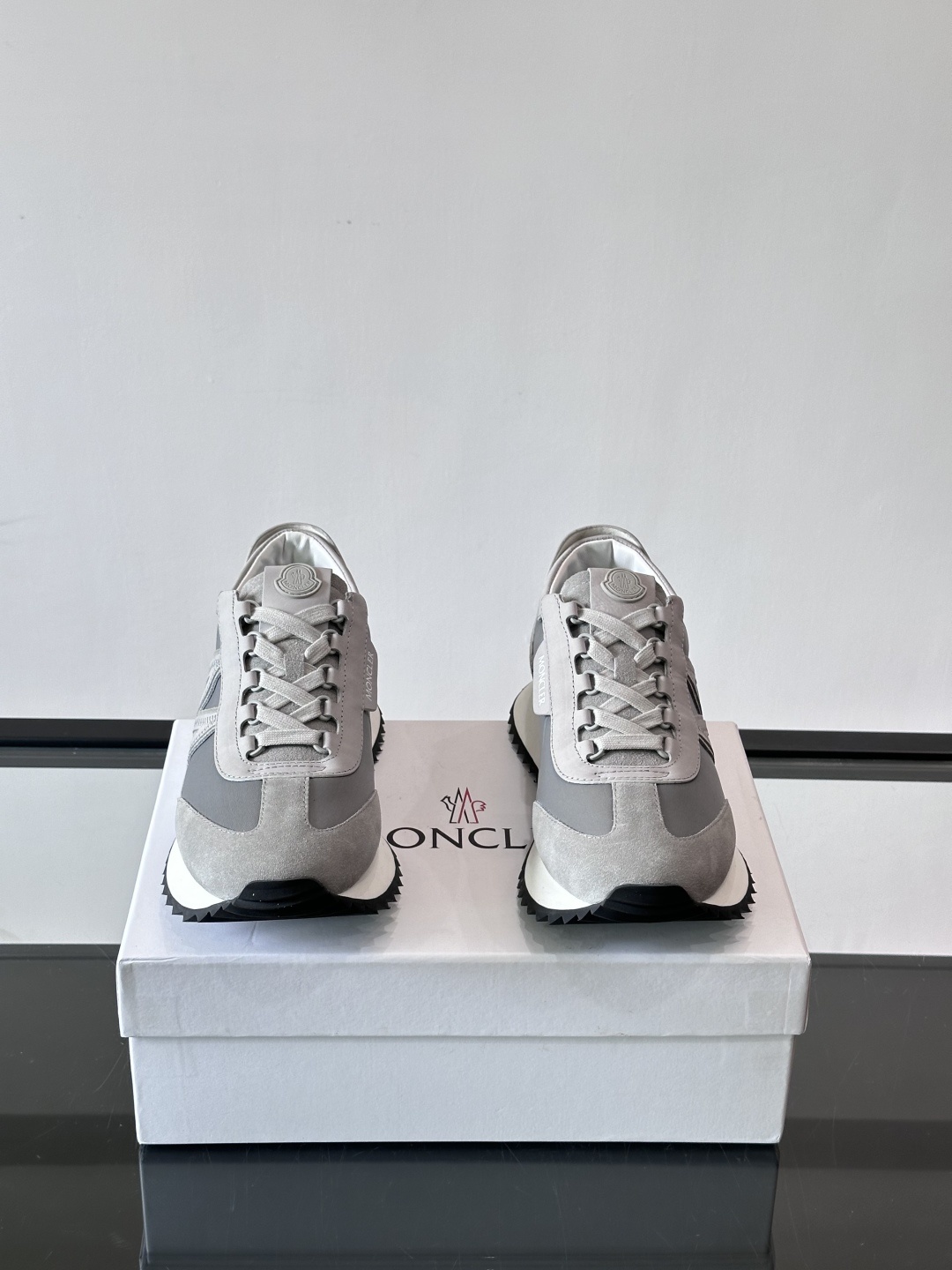 Moncler/盟可睐 Pacey男士运动鞋出货,厚底百搭秋季新款运动鞋!Pacey织物和牛巴革运动鞋是