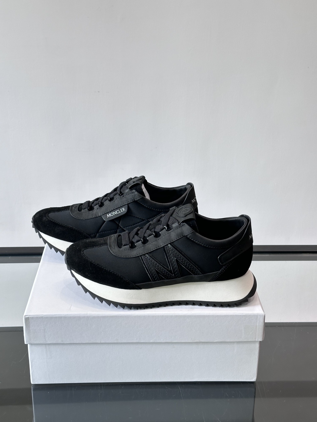 Moncler/盟可睐 Pacey男士运动鞋出货,厚底百搭秋季新款运动鞋!Pacey织物和牛巴革运动鞋是