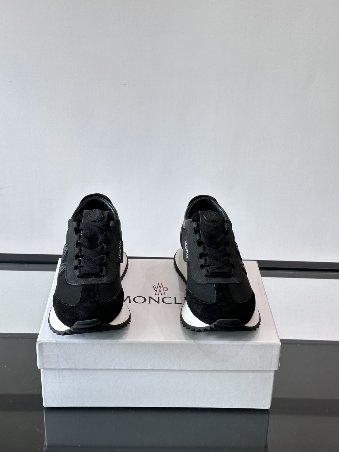 Moncler/盟可睐 Pacey男士运动鞋出货,厚底百搭秋季新款运动鞋!Pacey织物和牛巴革运动鞋是