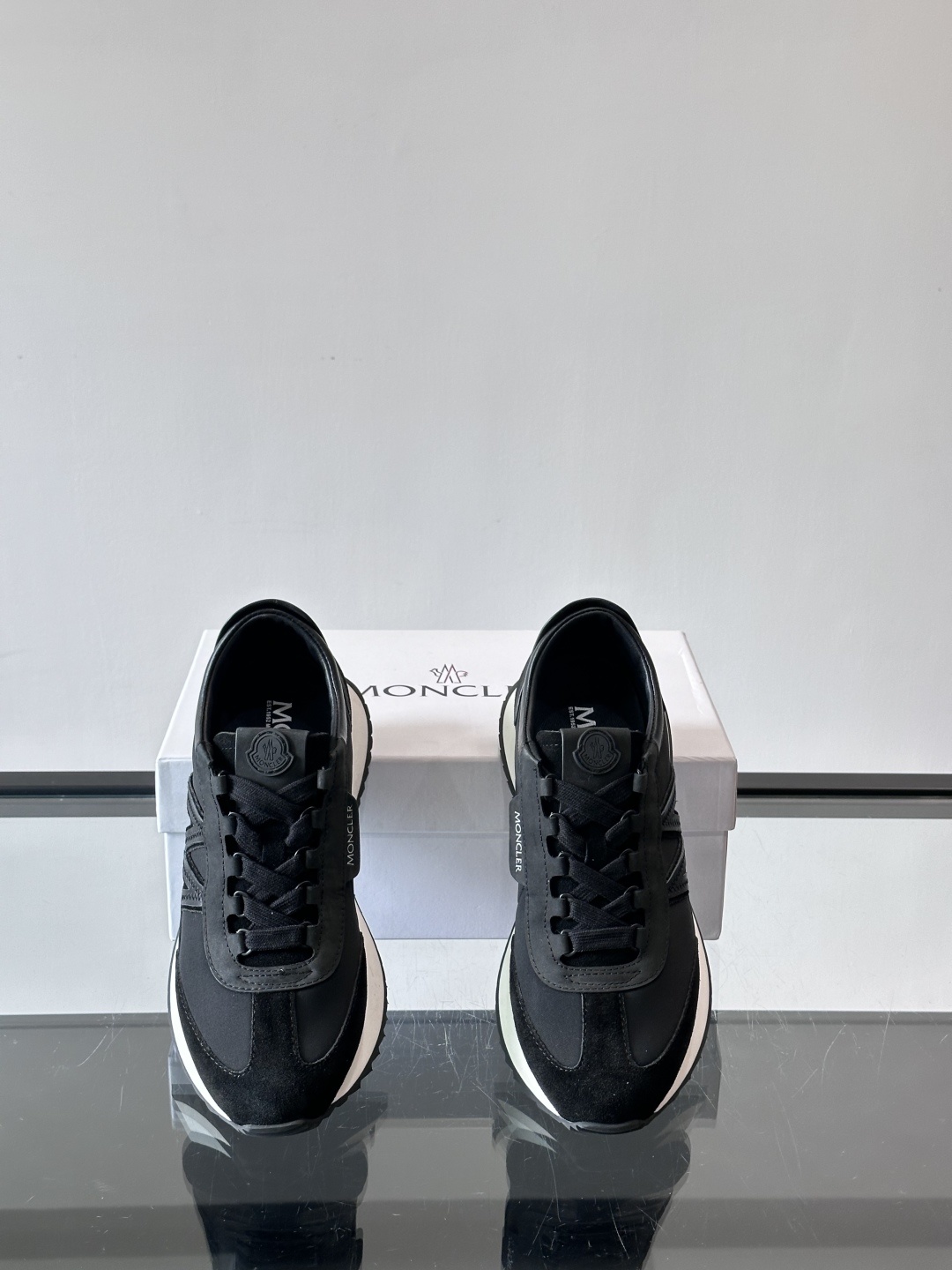 Moncler/盟可睐 Pacey男士运动鞋出货,厚底百搭秋季新款运动鞋!Pacey织物和牛巴革运动鞋是