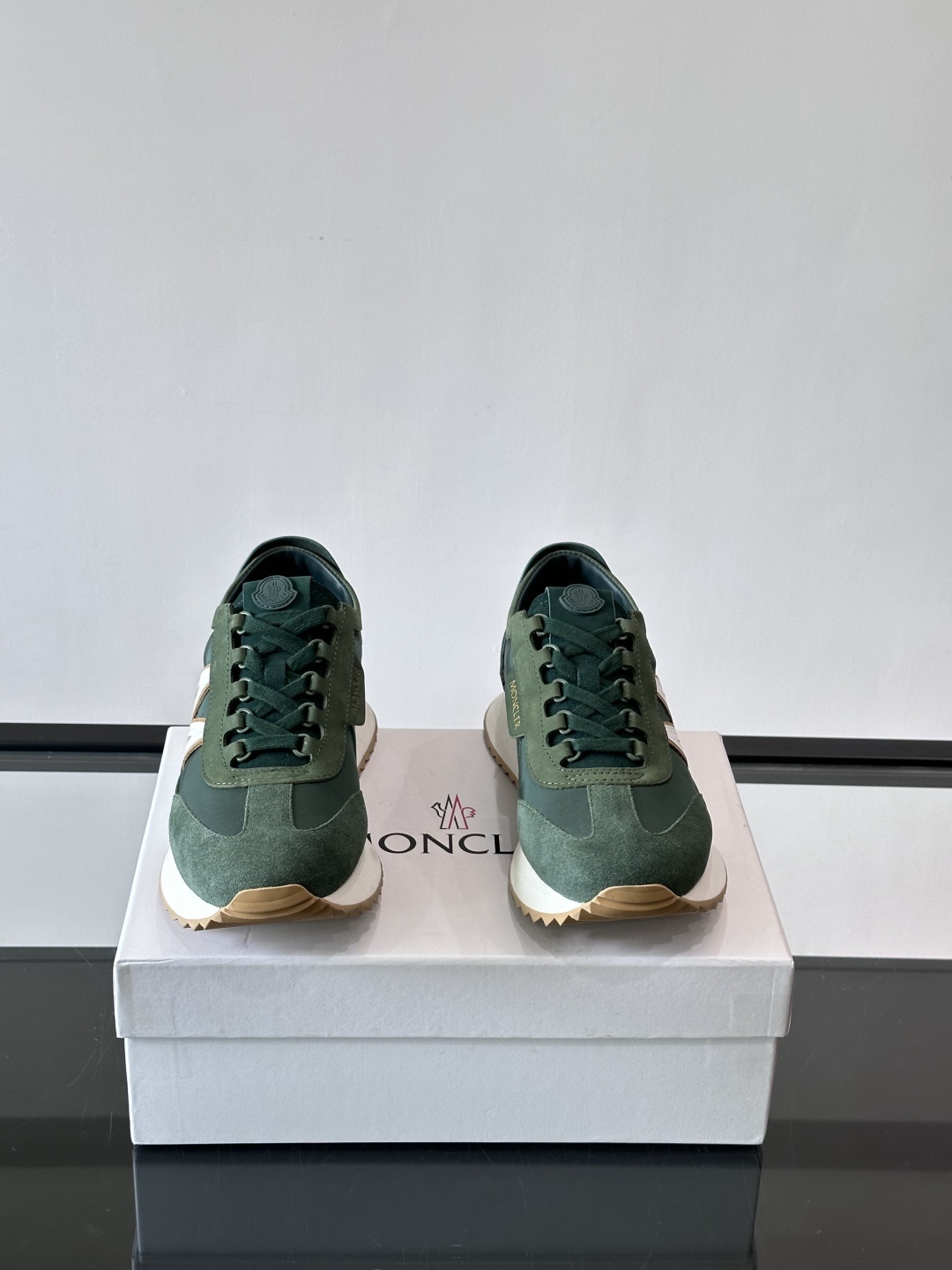 Moncler/盟可睐 Pacey男士运动鞋出货,厚底百搭秋季新款运动鞋!Pacey织物和牛巴革运动鞋是