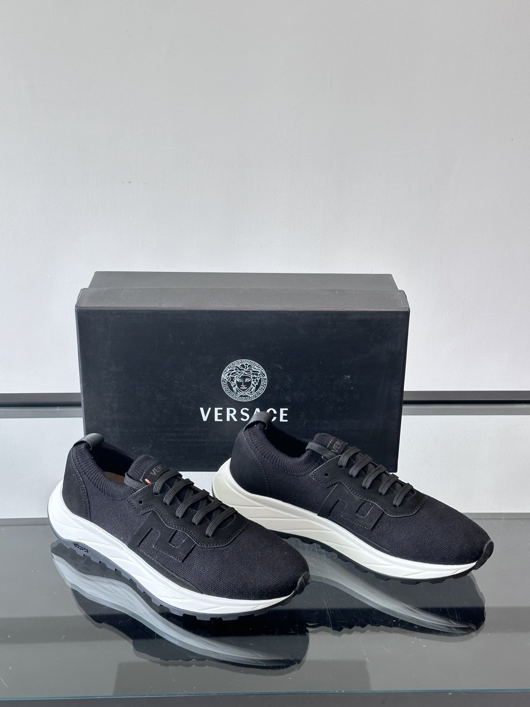 Verasac*范思哲男士休闲运动鞋，进口牛皮材质搭配高科技高密度飞织布面，运动网眼面料内里，透气吸汗舒