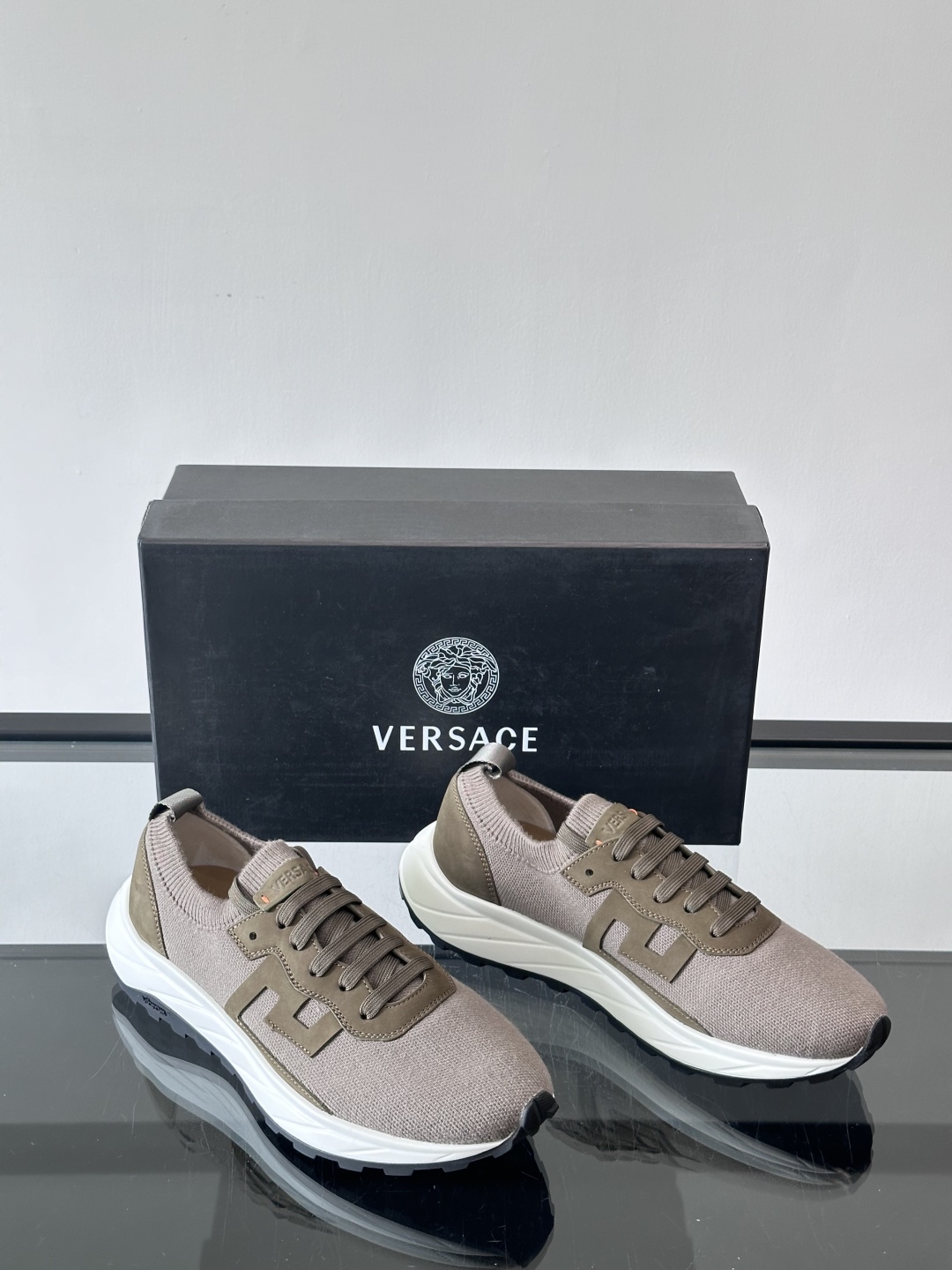 Verasac*范思哲男士休闲运动鞋，进口牛皮材质搭配高科技高密度飞织布面，运动网眼面料内里，透气吸汗舒