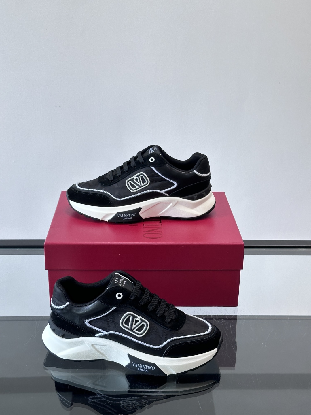 VALENTINO 华伦天奴 厚底 轻底 休闲鞋👟，这是一对超级超级百搭的轻量老爹鞋，这个鞋子的大底是使