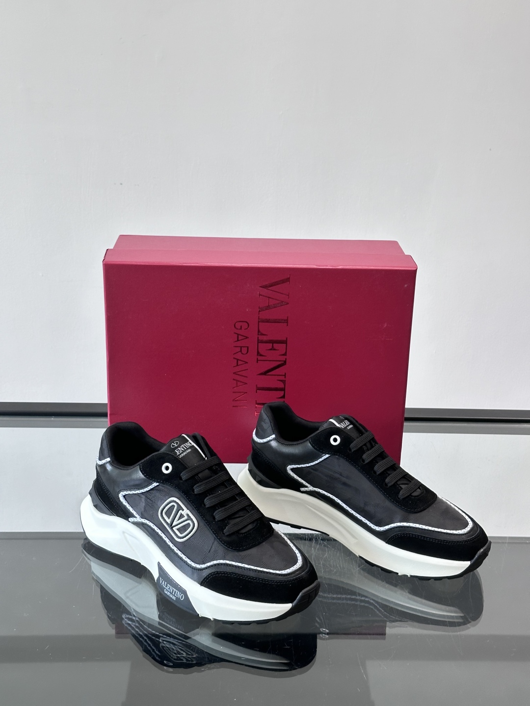 VALENTINO 华伦天奴 厚底 轻底 休闲鞋👟，这是一对超级超级百搭的轻量老爹鞋，这个鞋子的大底是使
