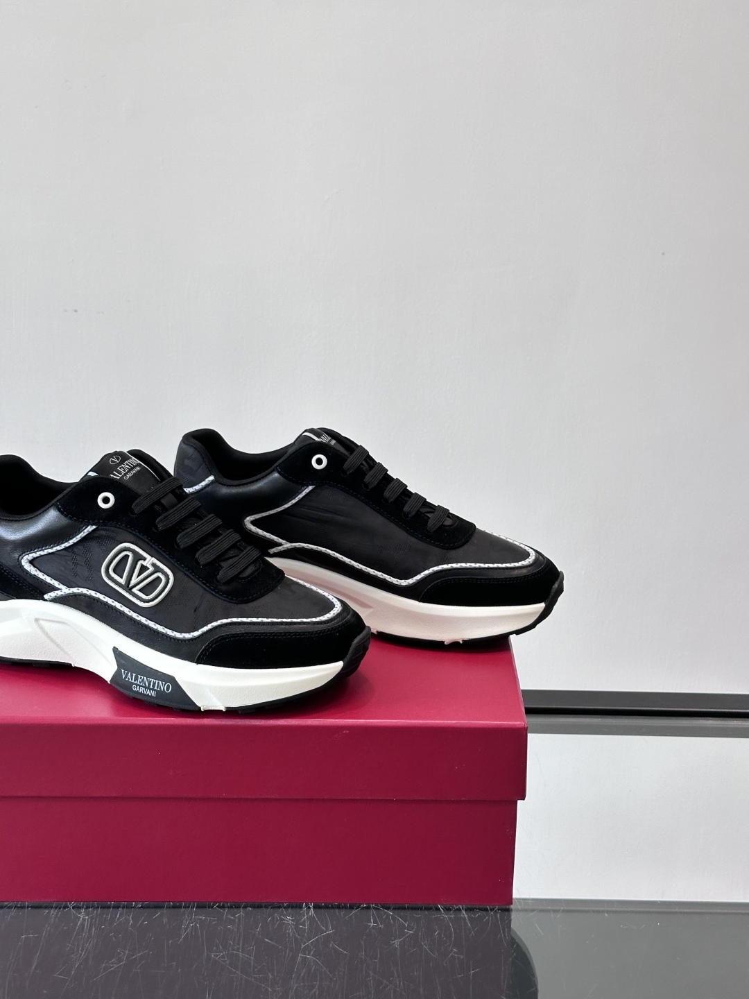 VALENTINO 华伦天奴 厚底 轻底 休闲鞋👟，这是一对超级超级百搭的轻量老爹鞋，这个鞋子的大底是使