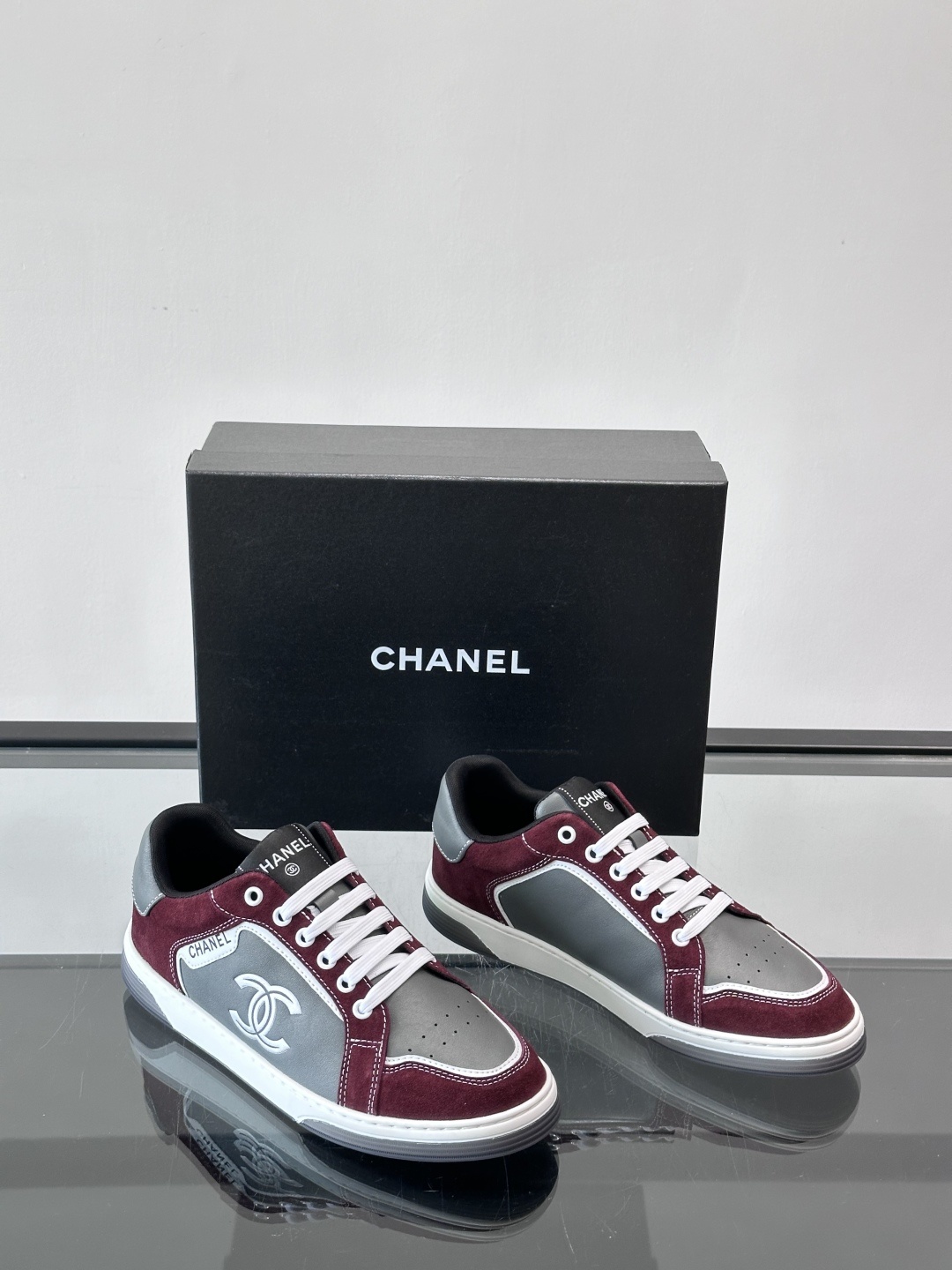 CHANEL/香奈儿 休闲运动鞋板鞋专柜同步 专柜非常火爆 非常难买的一款鞋 全网最火的厚底熊猫鞋 可想