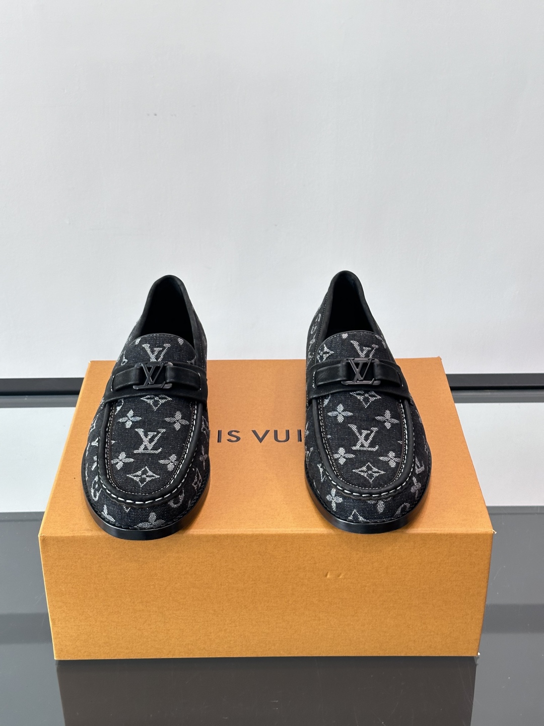 ◾️▫️L.v~高端男士正装休闲皮鞋，经典款，高端大气，进口牛皮打造，小牛皮透气内里，真皮大底，顶级品质