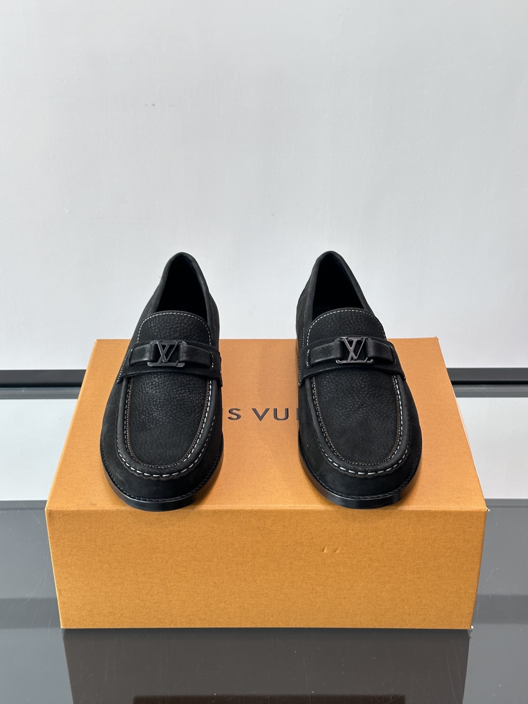 ◾️▫️L.v~高端男士正装休闲皮鞋，经典款，高端大气，进口牛皮打造，小牛皮透气内里，真皮大底，顶级品质