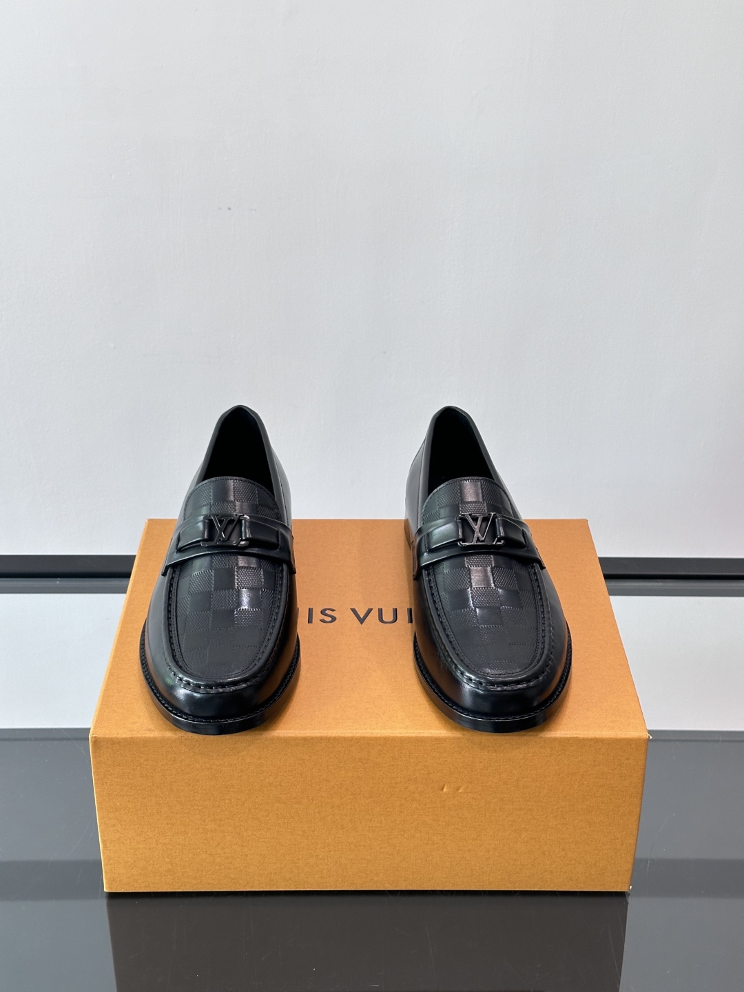 ◾️▫️L.v~高端男士正装休闲皮鞋，经典款，高端大气，进口牛皮打造，小牛皮透气内里，真皮大底，顶级品质