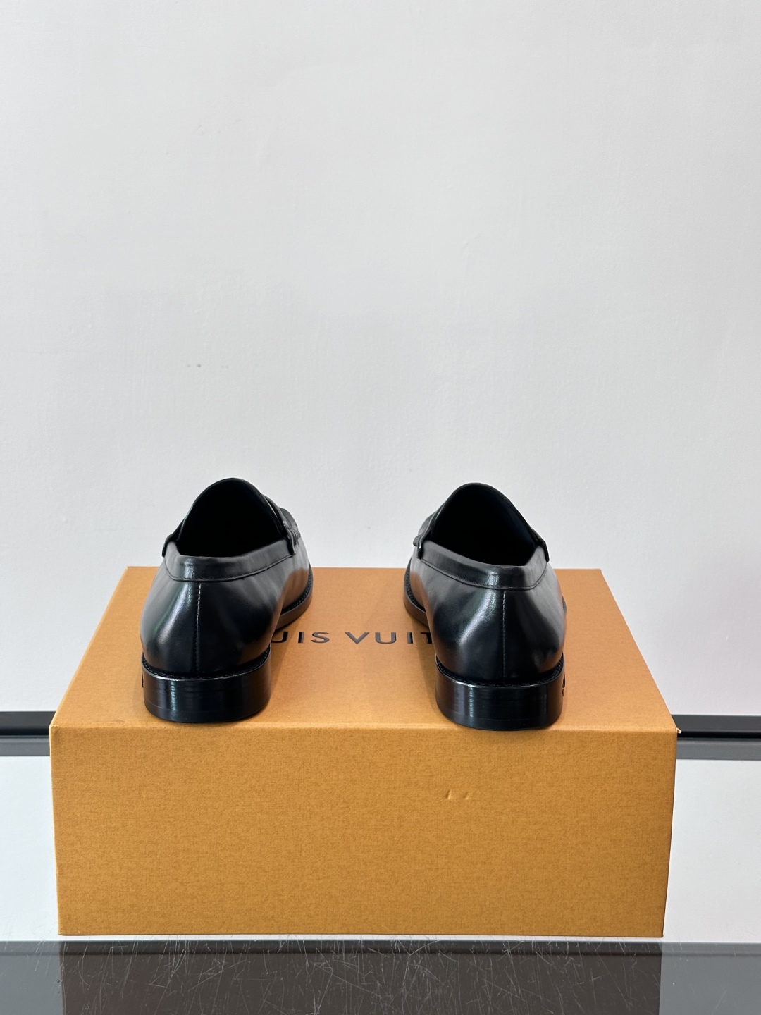 ◾️▫️L.v~高端男士正装休闲皮鞋，经典款，高端大气，进口牛皮打造，小牛皮透气内里，真皮大底，顶级品质