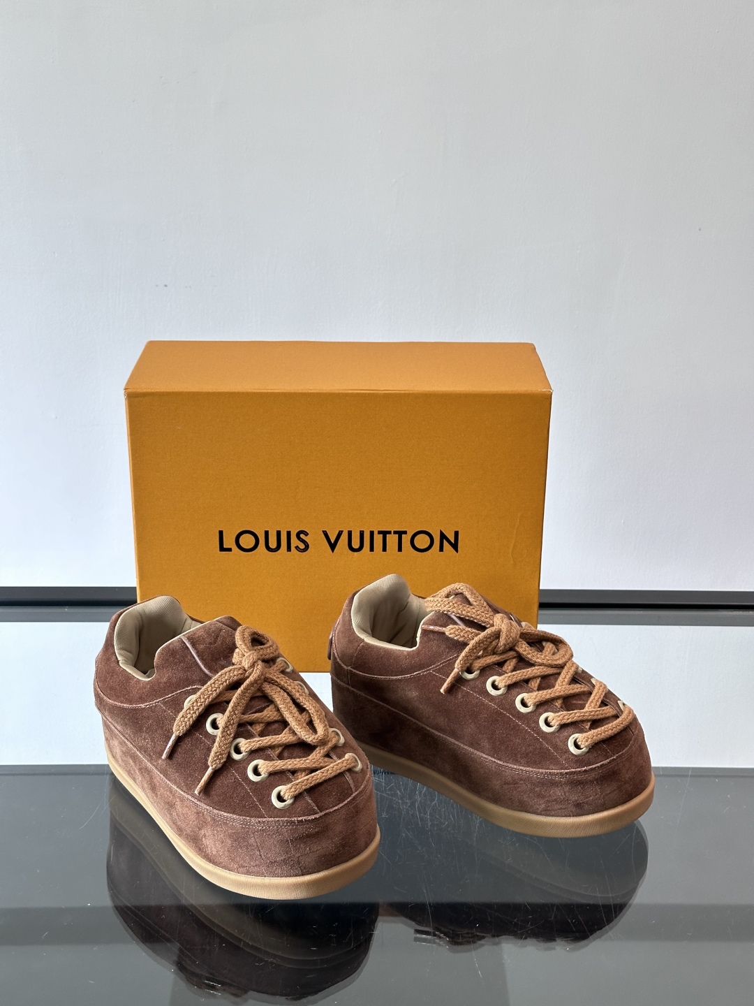 LV Yeti 系带鞋出自 LV Yeti 系列情侣款👫，以前卫笔触融合日式“小脚”时尚美学与路易威登经