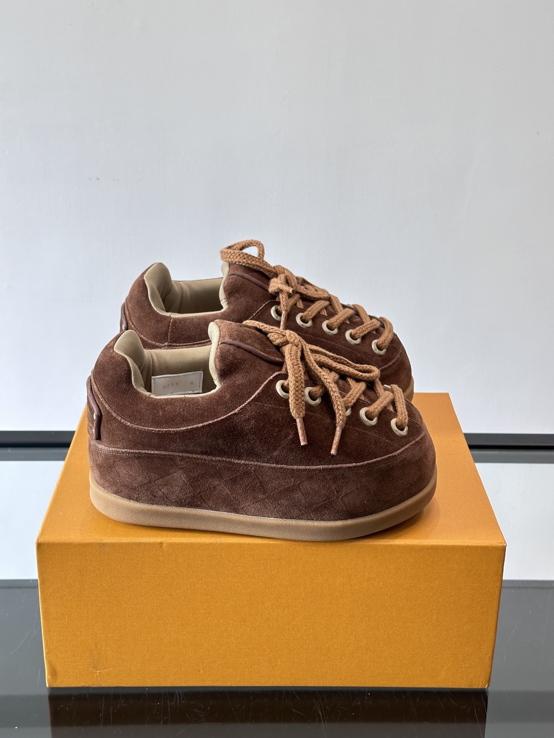 LV Yeti 系带鞋出自 LV Yeti 系列情侣款👫，以前卫笔触融合日式“小脚”时尚美学与路易威登经