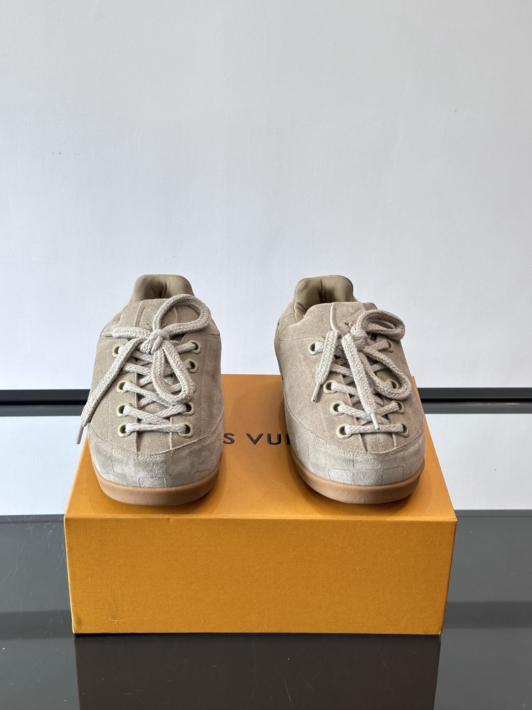 LV Yeti 系带鞋出自 LV Yeti 系列情侣款👫，以前卫笔触融合日式“小脚”时尚美学与路易威登经