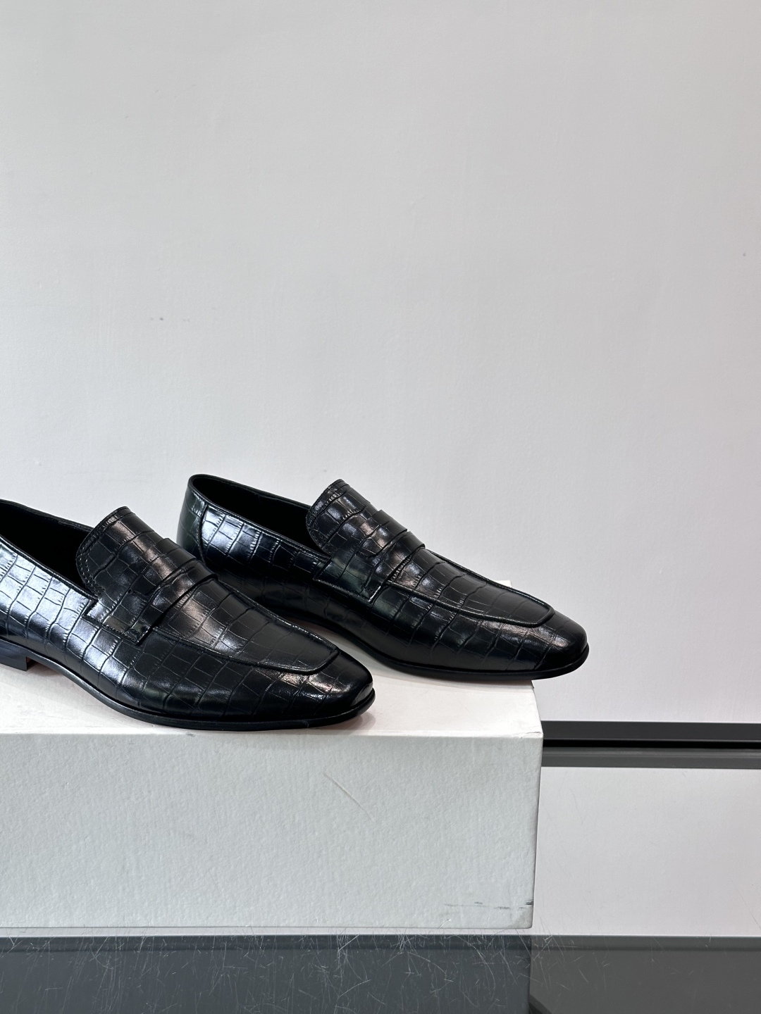 Berluti/布鲁提高端真皮大底正装皮鞋，采用进口牛皮鞋面 柔软有型，手工改色工艺，低调奢华气质，舒适