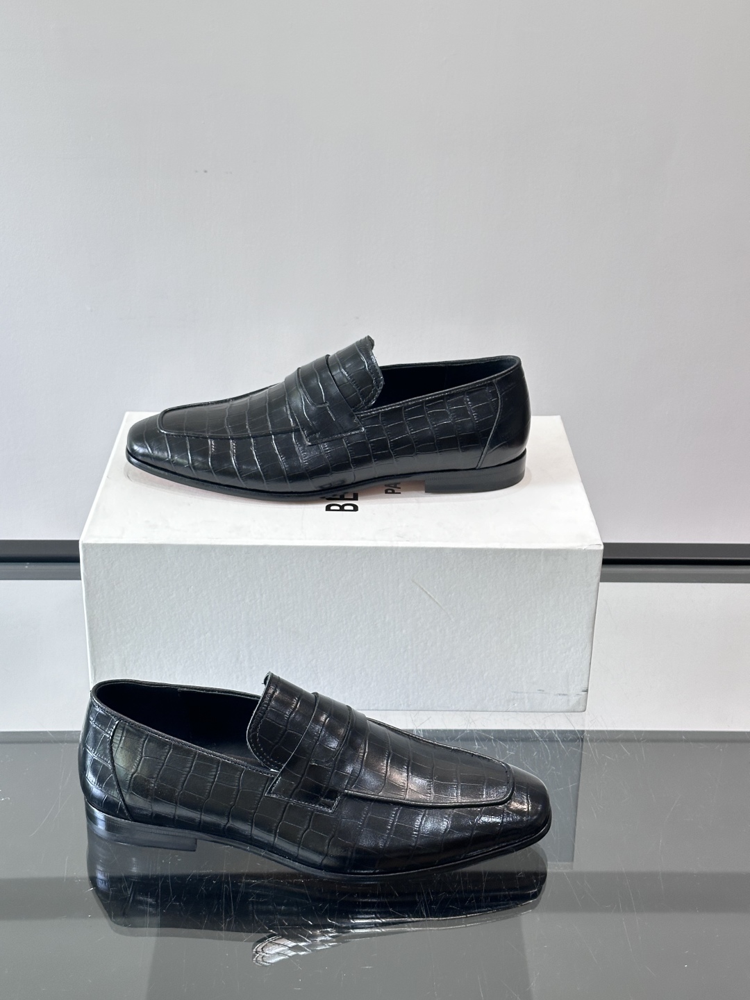 Berluti/布鲁提高端真皮大底正装皮鞋，采用进口牛皮鞋面 柔软有型，手工改色工艺，低调奢华气质，舒适