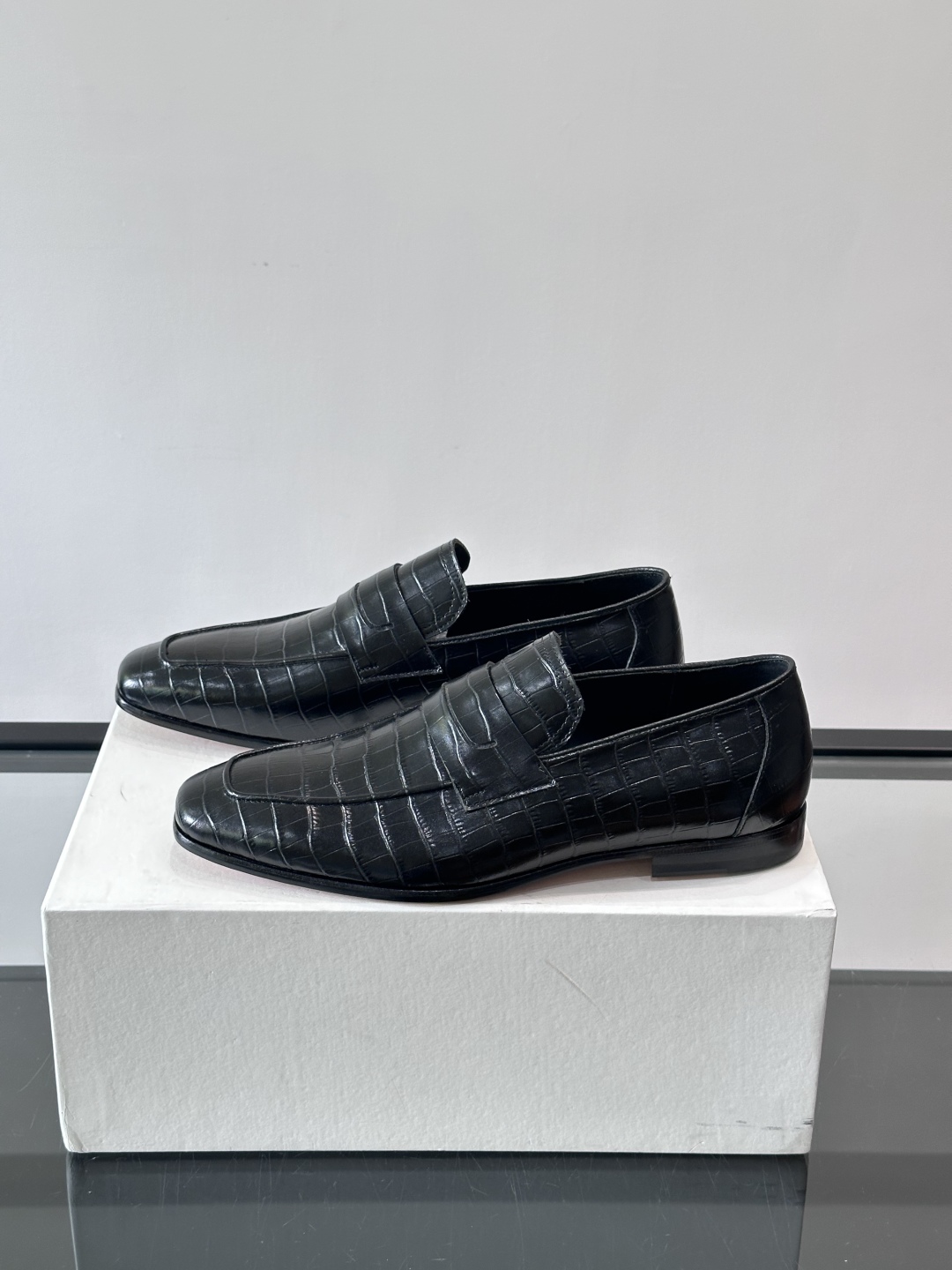 Berluti/布鲁提高端真皮大底正装皮鞋，采用进口牛皮鞋面 柔软有型，手工改色工艺，低调奢华气质，舒适