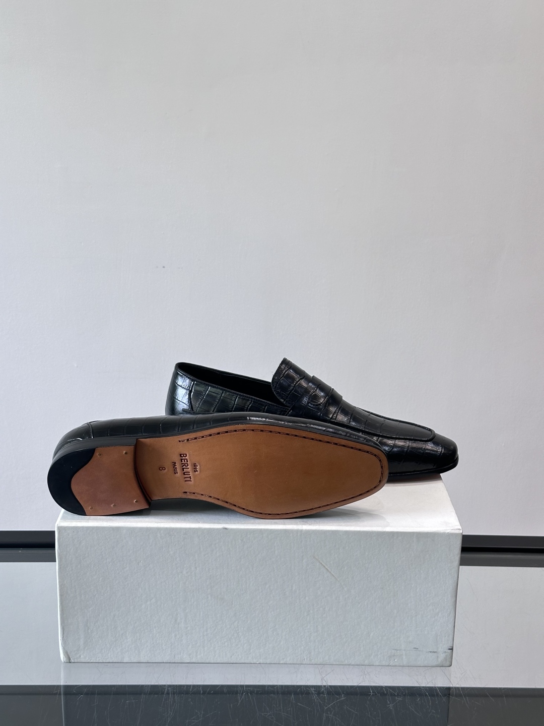 Berluti/布鲁提高端真皮大底正装皮鞋，采用进口牛皮鞋面 柔软有型，手工改色工艺，低调奢华气质，舒适