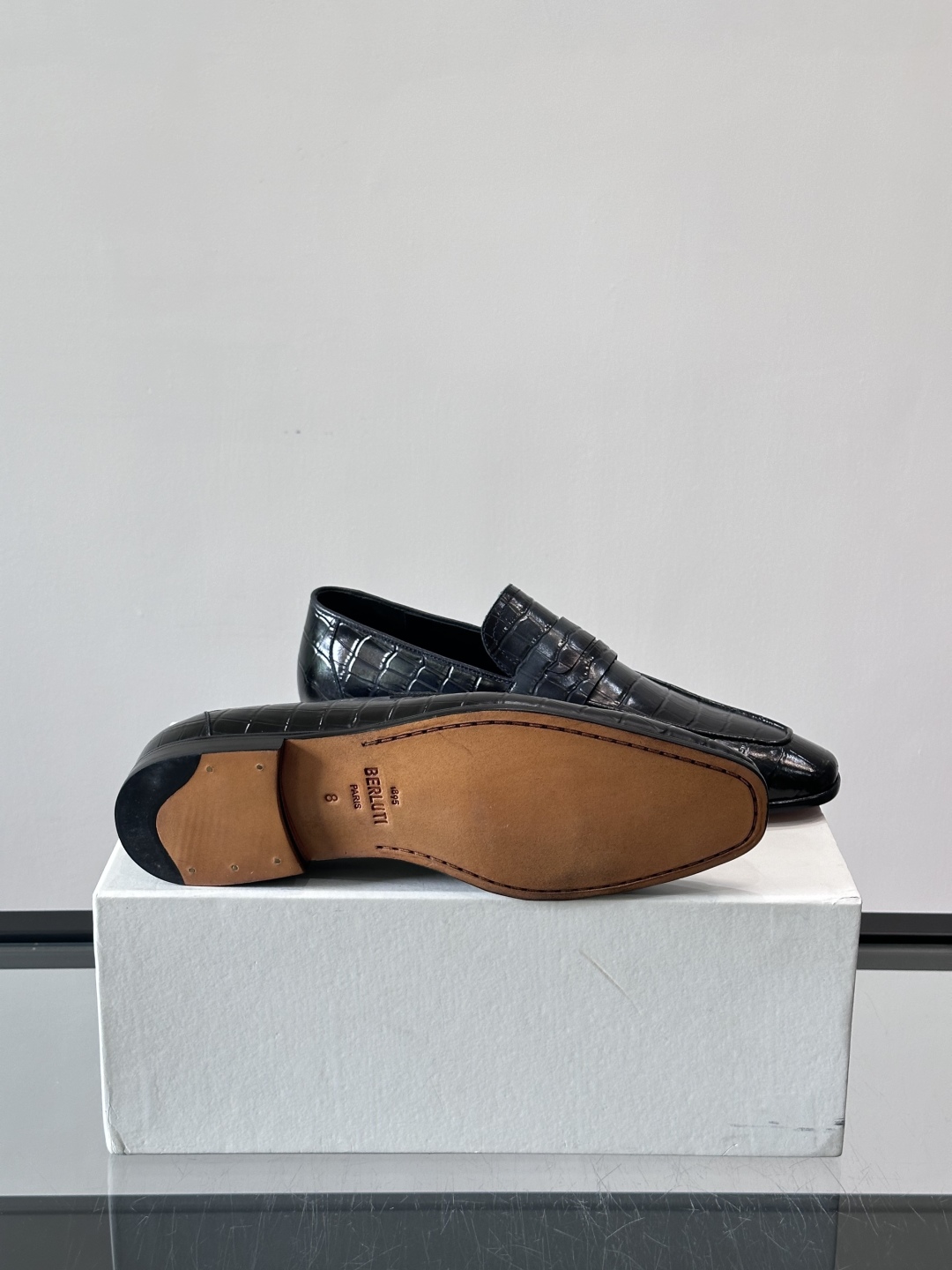 Berluti/布鲁提高端真皮大底正装皮鞋，采用进口牛皮鞋面 柔软有型，手工改色工艺，低调奢华气质，舒适
