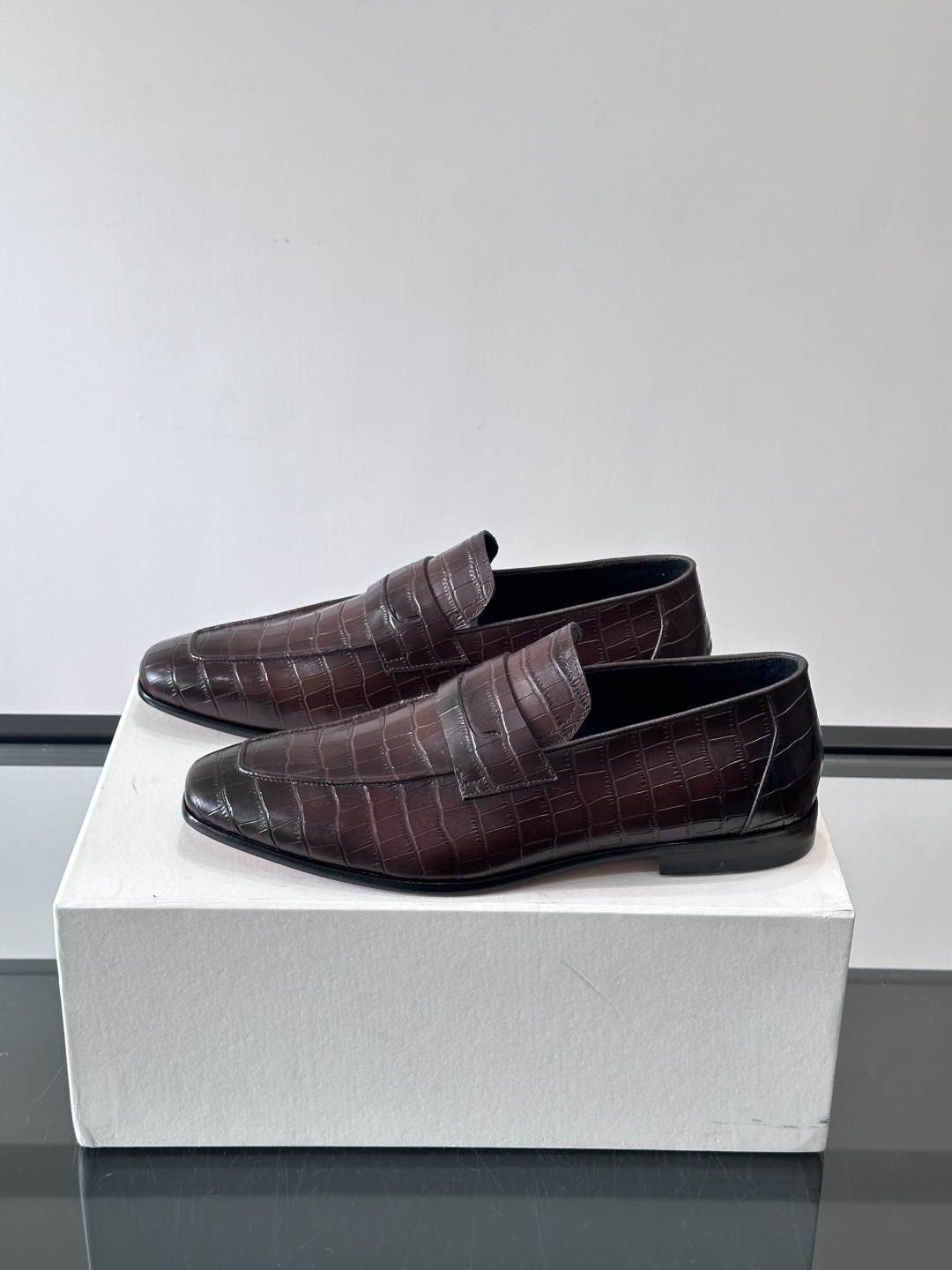 Berluti/布鲁提高端真皮大底正装皮鞋，采用进口牛皮鞋面 柔软有型，手工改色工艺，低调奢华气质，舒适